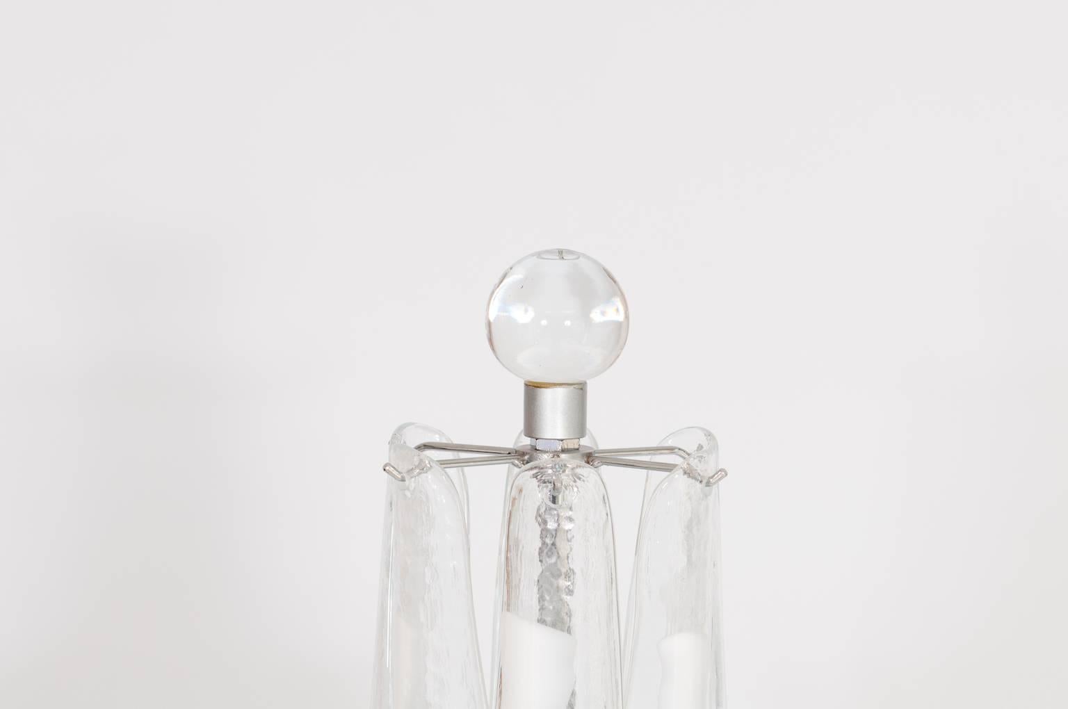 Lampadaire italien avec éléments transparents en verre de Murano blanc, années 1970 en vente 2