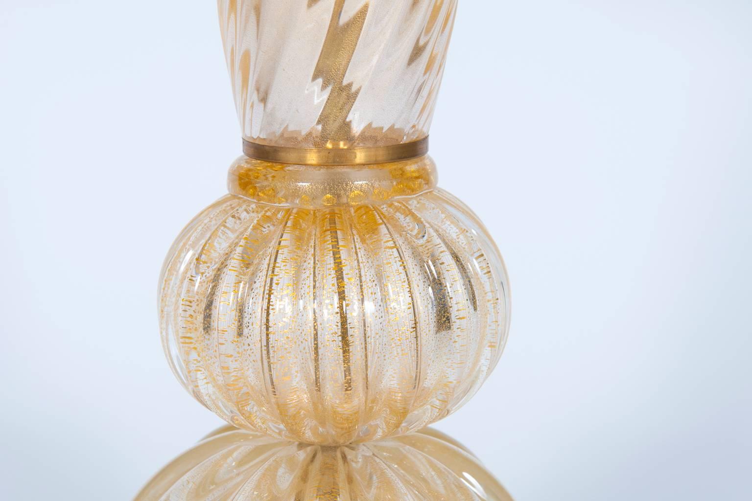 Italienische venezianische Gold-Tischlampe aus Muranoglas, 1980er Jahre im Zustand „Hervorragend“ im Angebot in Villaverla, IT