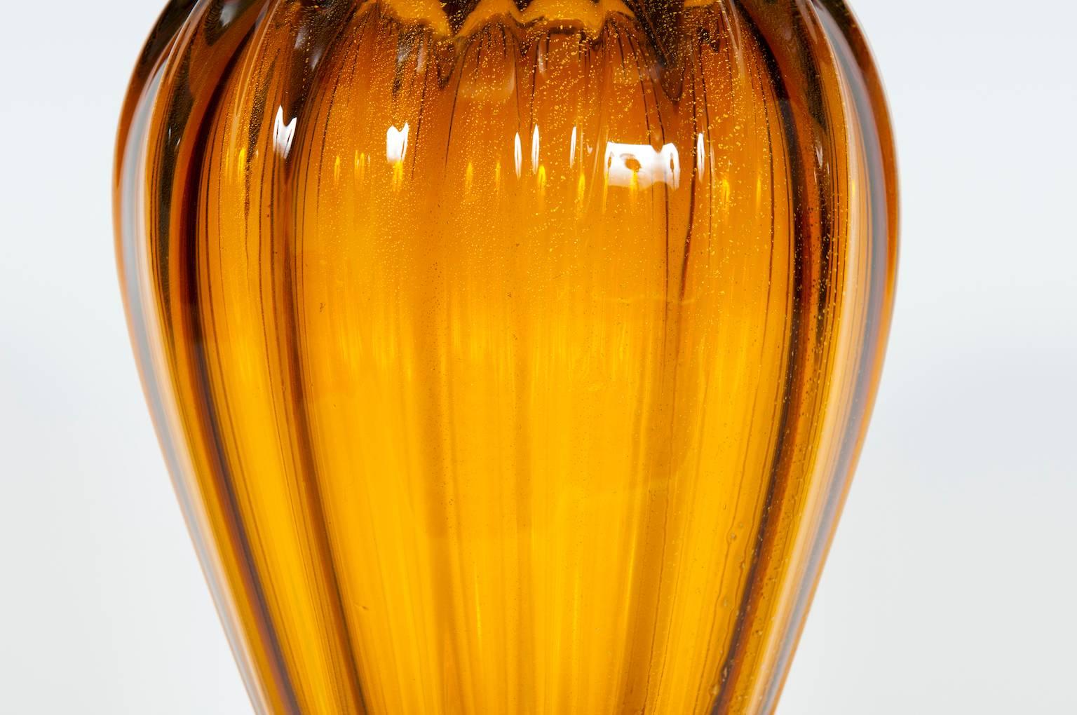 Pair of Italian Vases in Murano Glass Amber and Gold 1990s In Excellent Condition For Sale In Villaverla, IT
