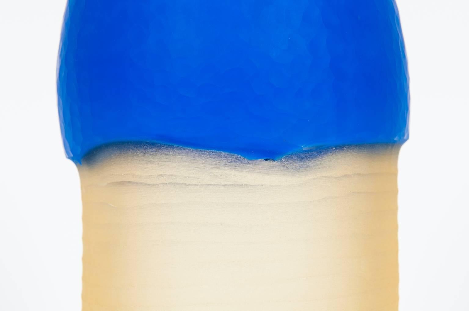 Italienische italienische Vase erotische Skulptur aus geblasenem Muranoglas in Bernstein und Blau, 1990er Jahre im Zustand „Hervorragend“ im Angebot in Villaverla, IT