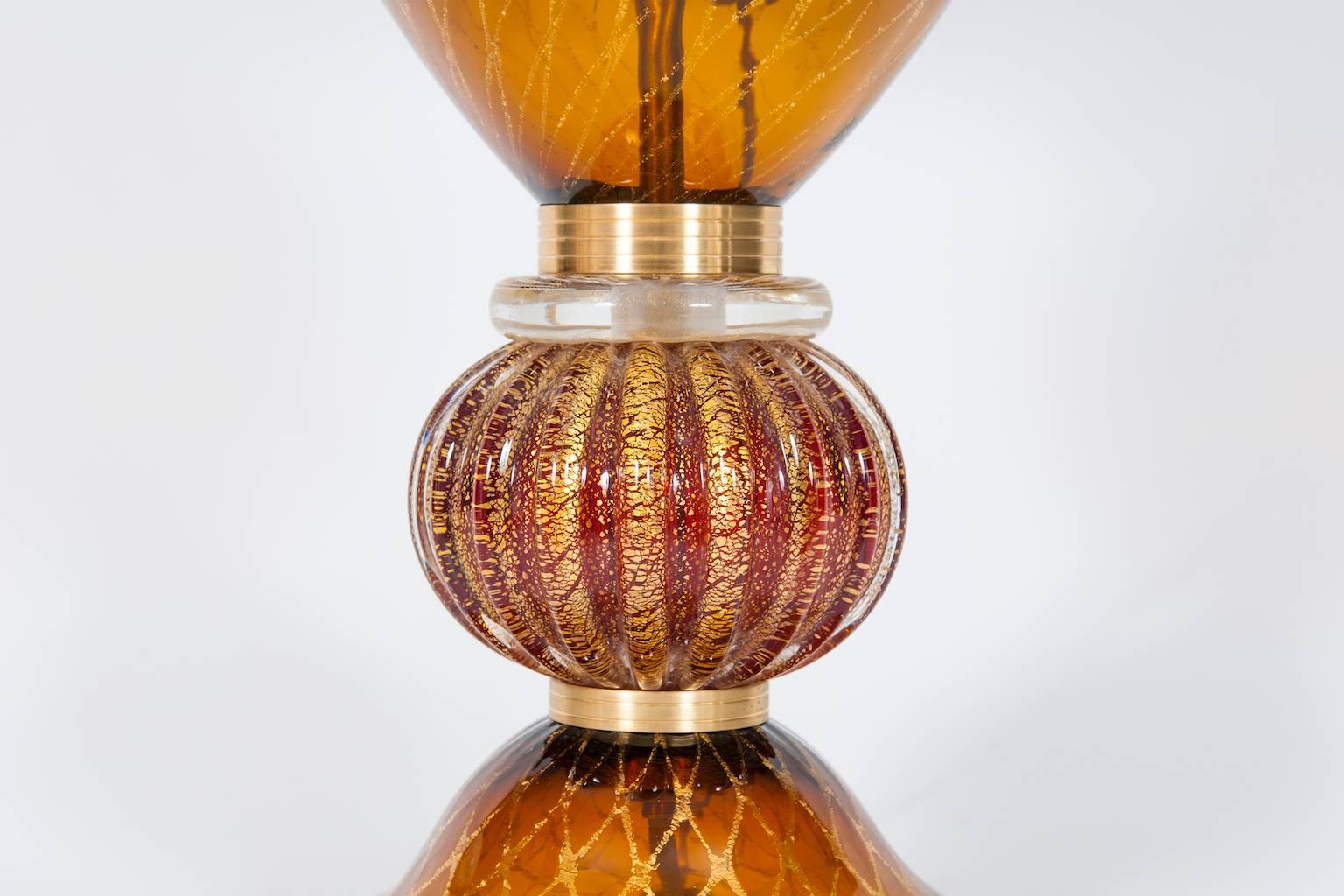Italian Table Lamp in Blown Murano Glass Amber & 24-Karat Gold 1980s In Excellent Condition For Sale In Villaverla, IT