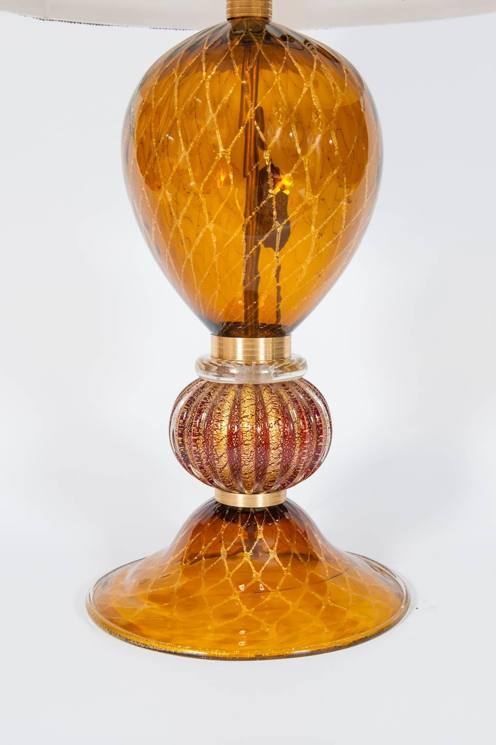 Late 20th Century Italian Table Lamp in Blown Murano Glass Amber & 24-Karat Gold 1980s For Sale