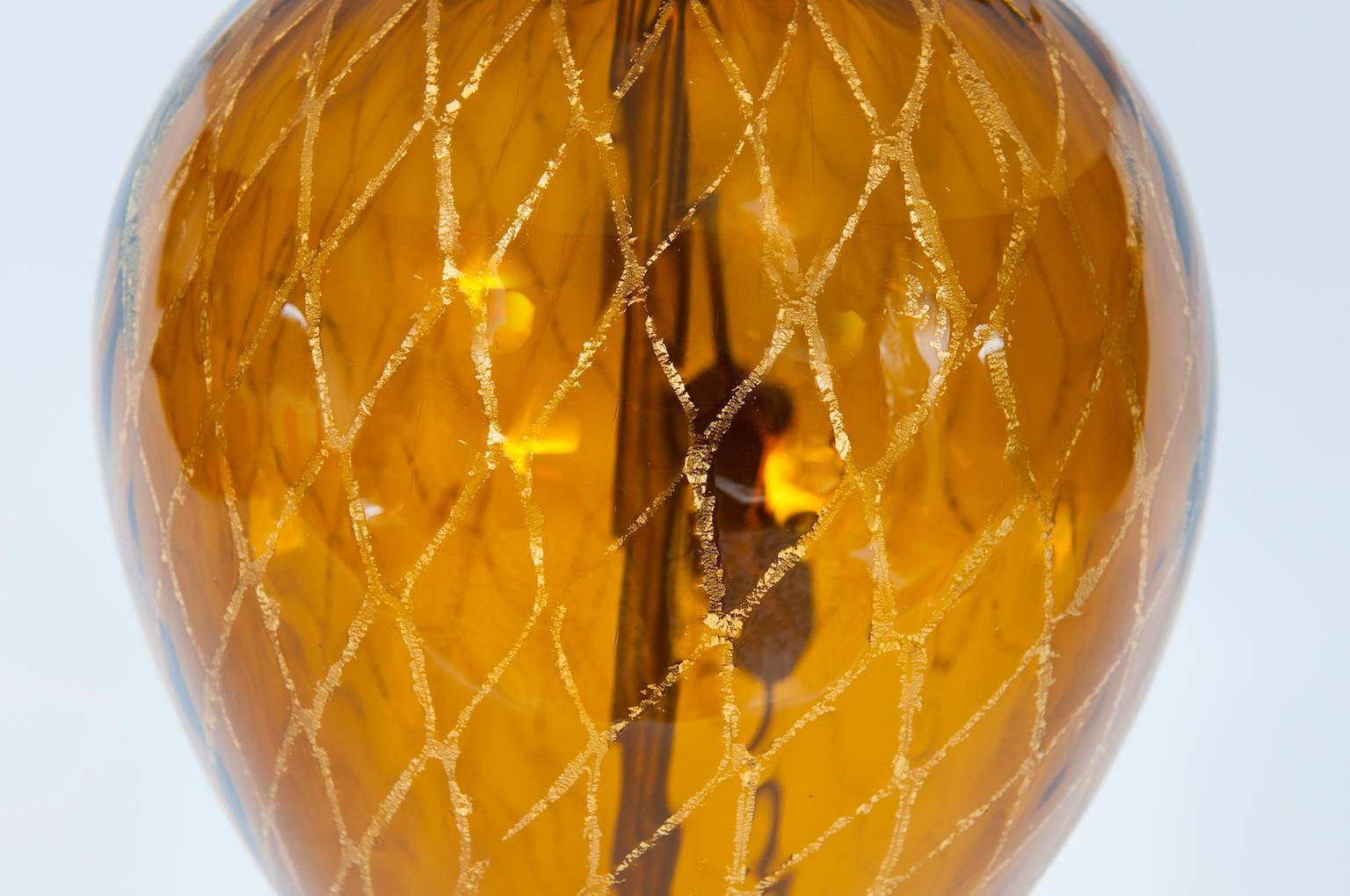 Italienische Tischlampe aus mundgeblasenem Murano Glas Bernstein & 24-Karat Gold 1980er im Angebot 1