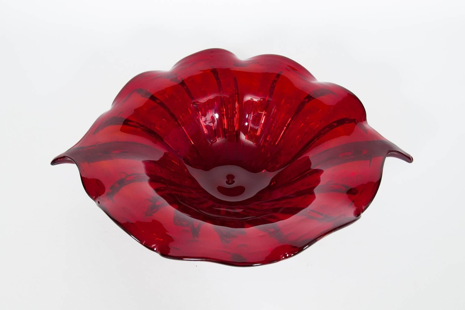 Hand-Crafted Italian Centrepiece in Murano Glass Red with 24-Karat Gold Bubbles For Sale