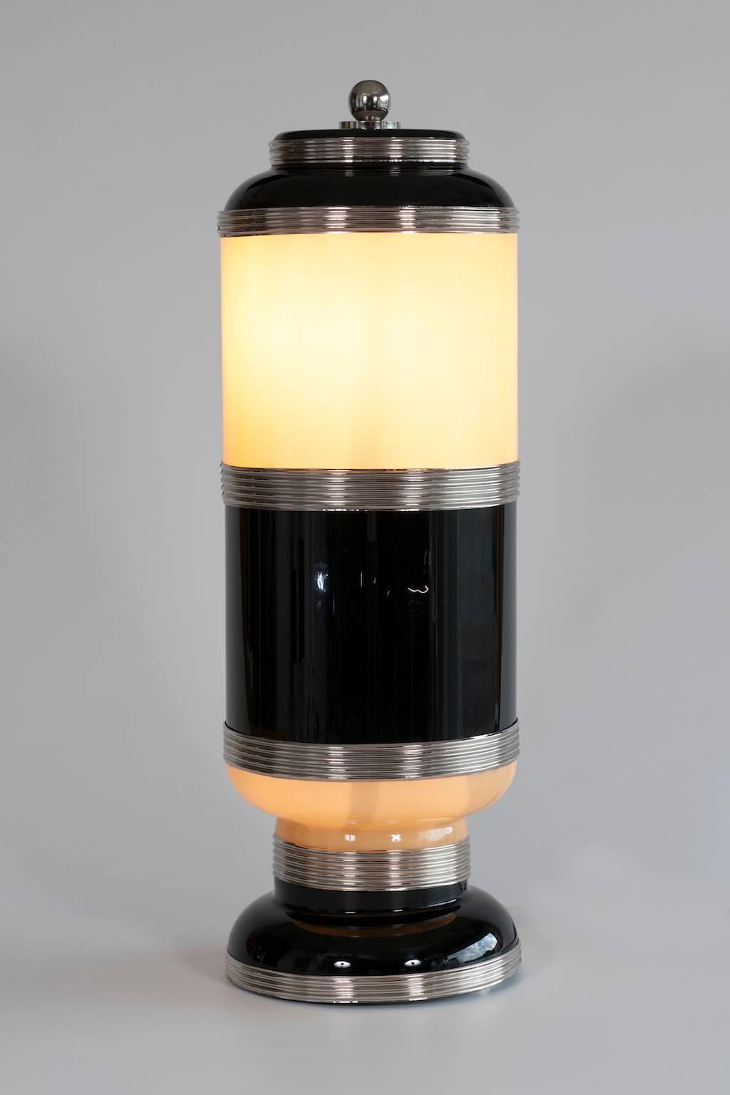 Giant  Pair of Italian Table Lamps in Murano glass Black and Cream color  1960s For Sale 1