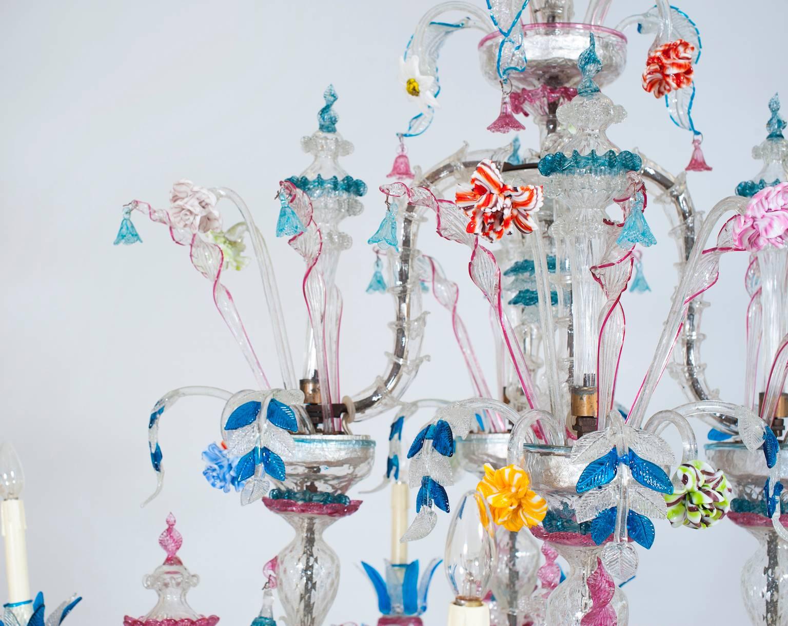 Baroque Imposing Italian Rezzonico Chandelier in blown Murano Glass with flowers 1960s For Sale