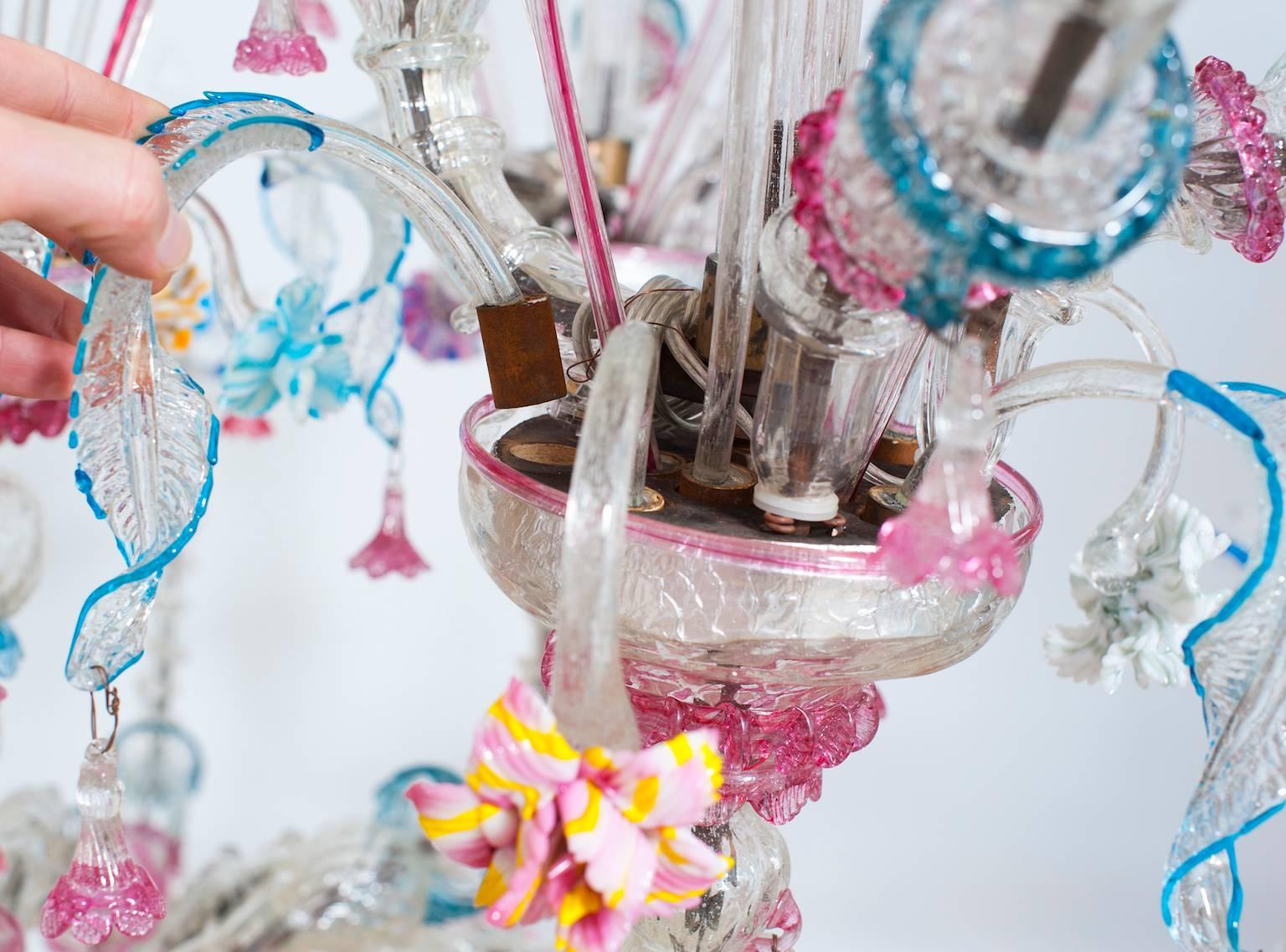 Mid-20th Century Imposing Italian Rezzonico Chandelier in blown Murano Glass with flowers 1960s For Sale