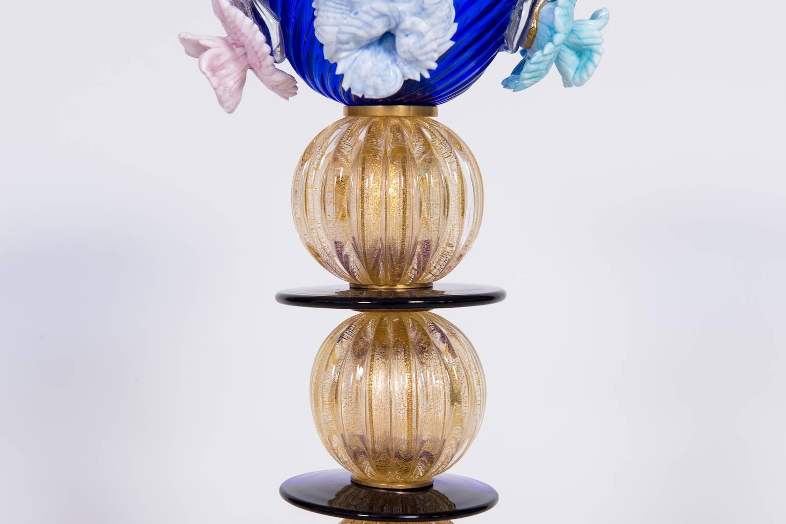 Italian Table Lamp in Blue and 24-Karat Gold Murano Glass, 1980s In Excellent Condition For Sale In Villaverla, IT