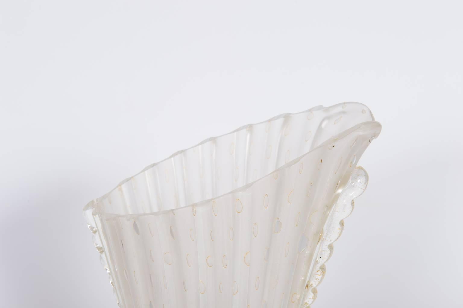 Verre Lampe de bureau italienne en verre de Murano soufflé, finitions blanches et or 24 carats, années 1970 en vente