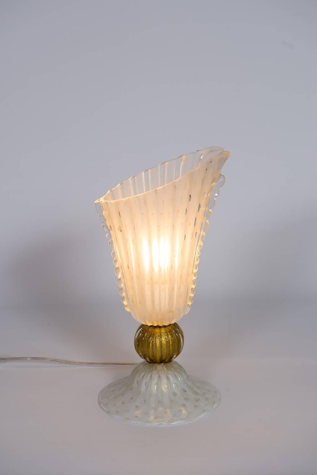 Italian Table Lamp in Blown Murano Glass, White and 24kt Gold Finishes, 1970s For Sale 1