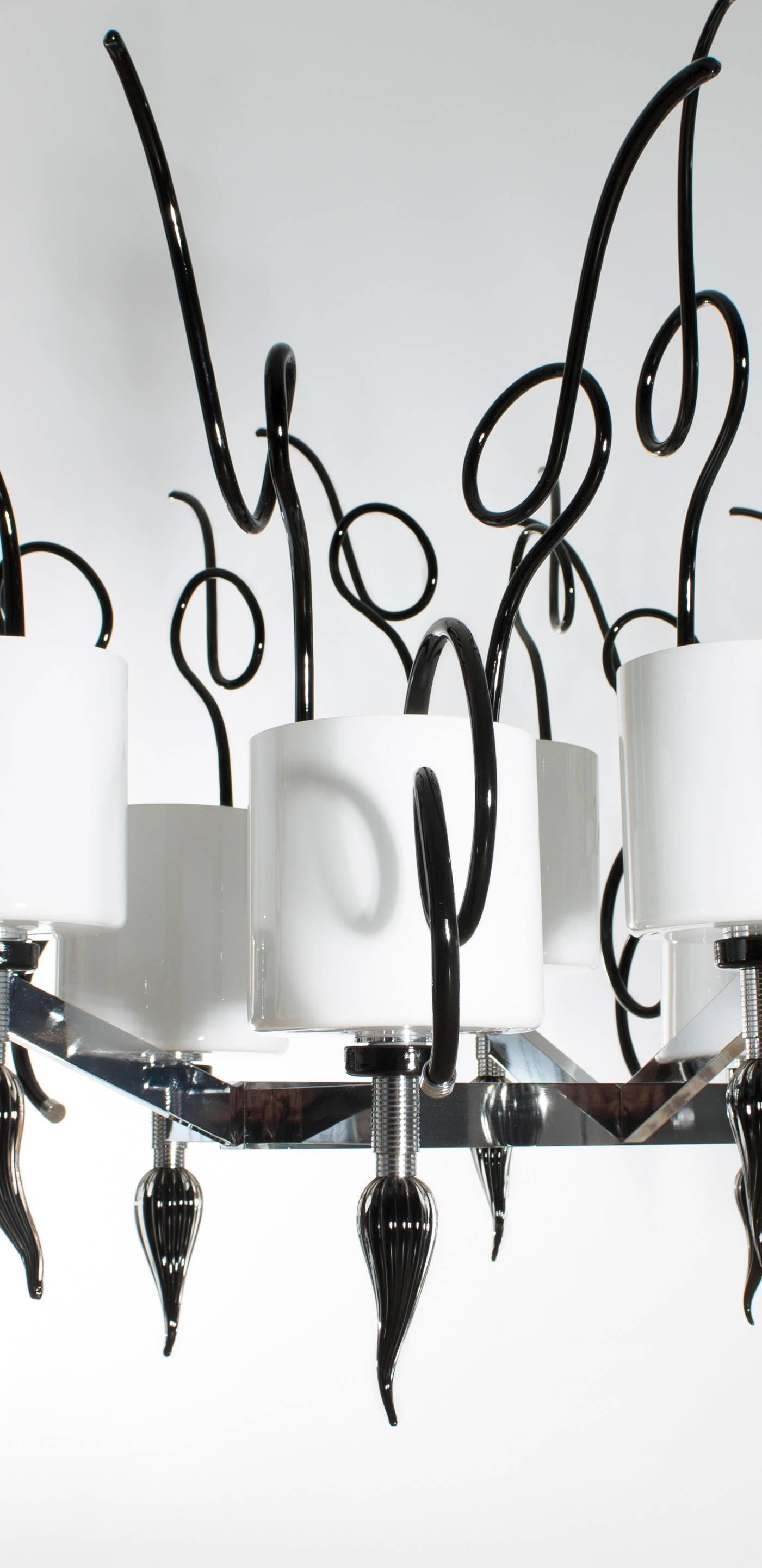 Curly Chandelier black and white in blown Murano Glass contemporary Italy In Excellent Condition For Sale In Villaverla, IT