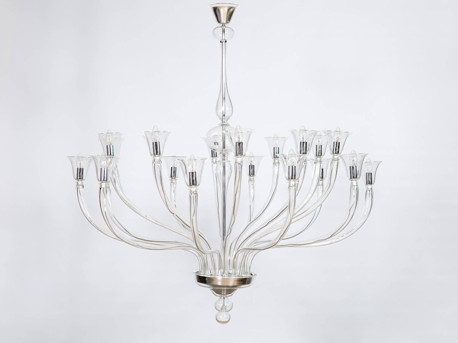 Modern Italian Venetian Handcrafted Chandelier in Transparent Murano Glass.
The chandelier was completely handcrafted by the Murano local blown-glass artists. This masterpiece was created following the old local artistic blown-glass school, as can