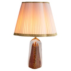Splendida lampada da tavolo in vetro di Murano color rubino con accenti d'oro sommersi del 1990