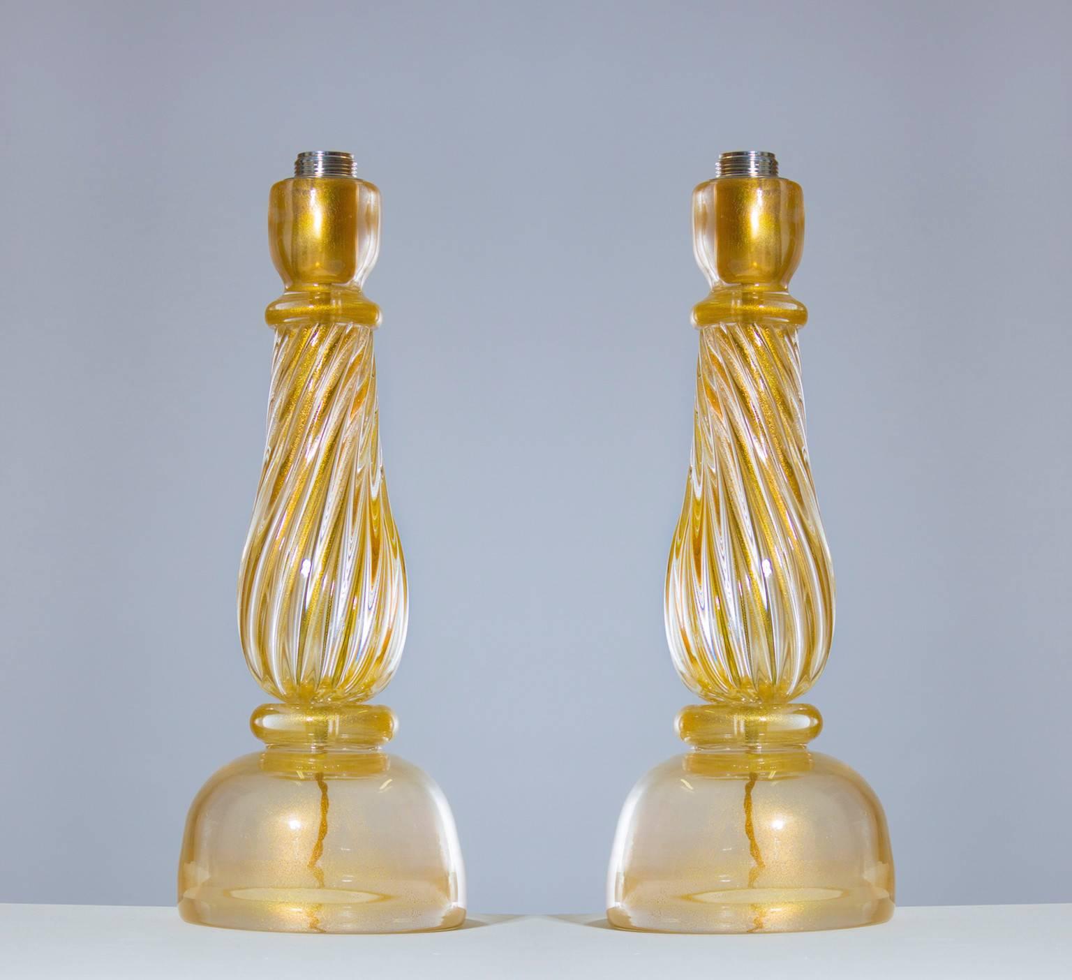 Italian Venetian, massive pair table lamps, blown murano glass, gold 24-karat Seguso, 1960s.
This fantastic set of table lamps, is entirely handcrafted in blown Murano glass, in the Murano Island in Venice; its design is attributed to Seguso and its