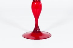 Cáliz de cristal de Murano italiano de color rojo con motivos «Morise» aplicados, década de los 80