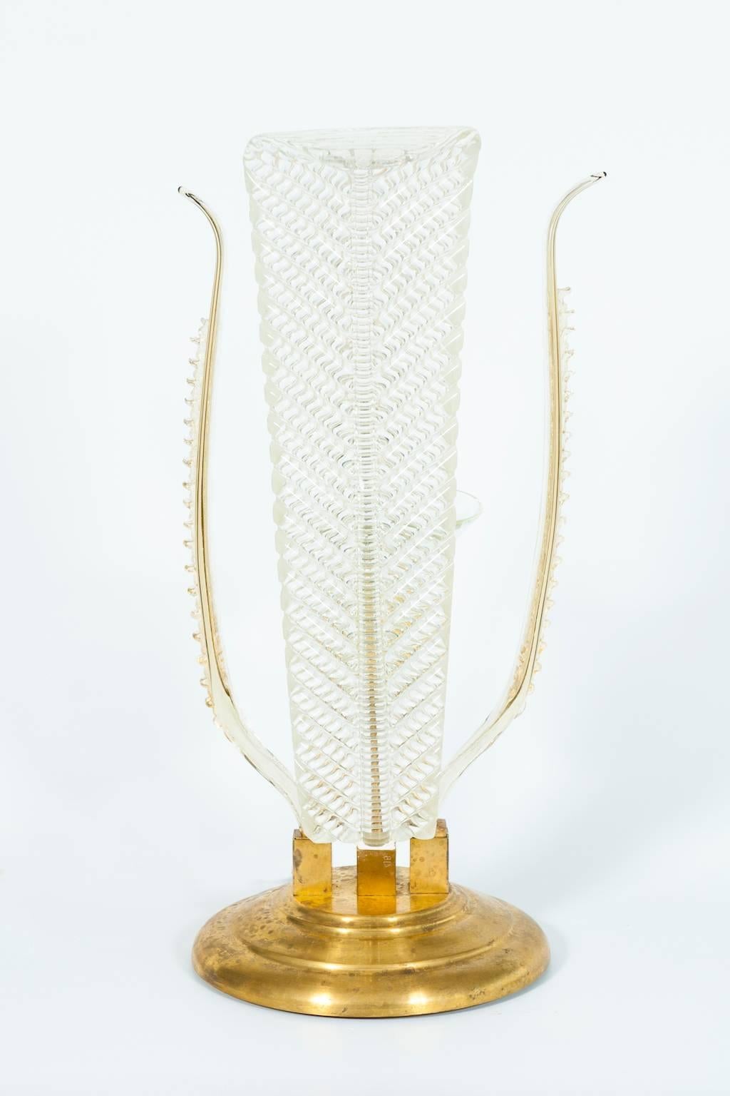 Italian Venetian Murano glass table lamp in transparent and gold and in fumè color, in very excellent original condition, made, circa 1950s, composed in the center a striped transparent leaf, having in the sides two leaves in fumè color within the