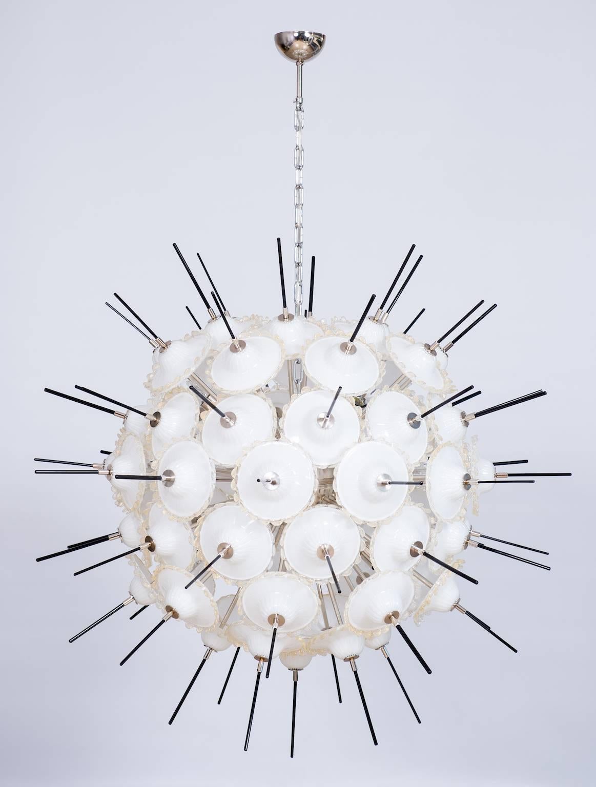 Italian Sputnik chandelier in Murano glass, composed of white circular glass elements with a 24-karat gold edge, and with in the middle a black glass stem, all is supported by an elegant chrome frame. The chandelier is made in the Murano island of
