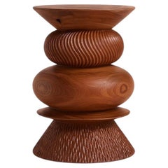 Tavolo da pranzo ovale Chopy, in legno massello di tzalam intagliato a mano, con gambe a totem e design moderno