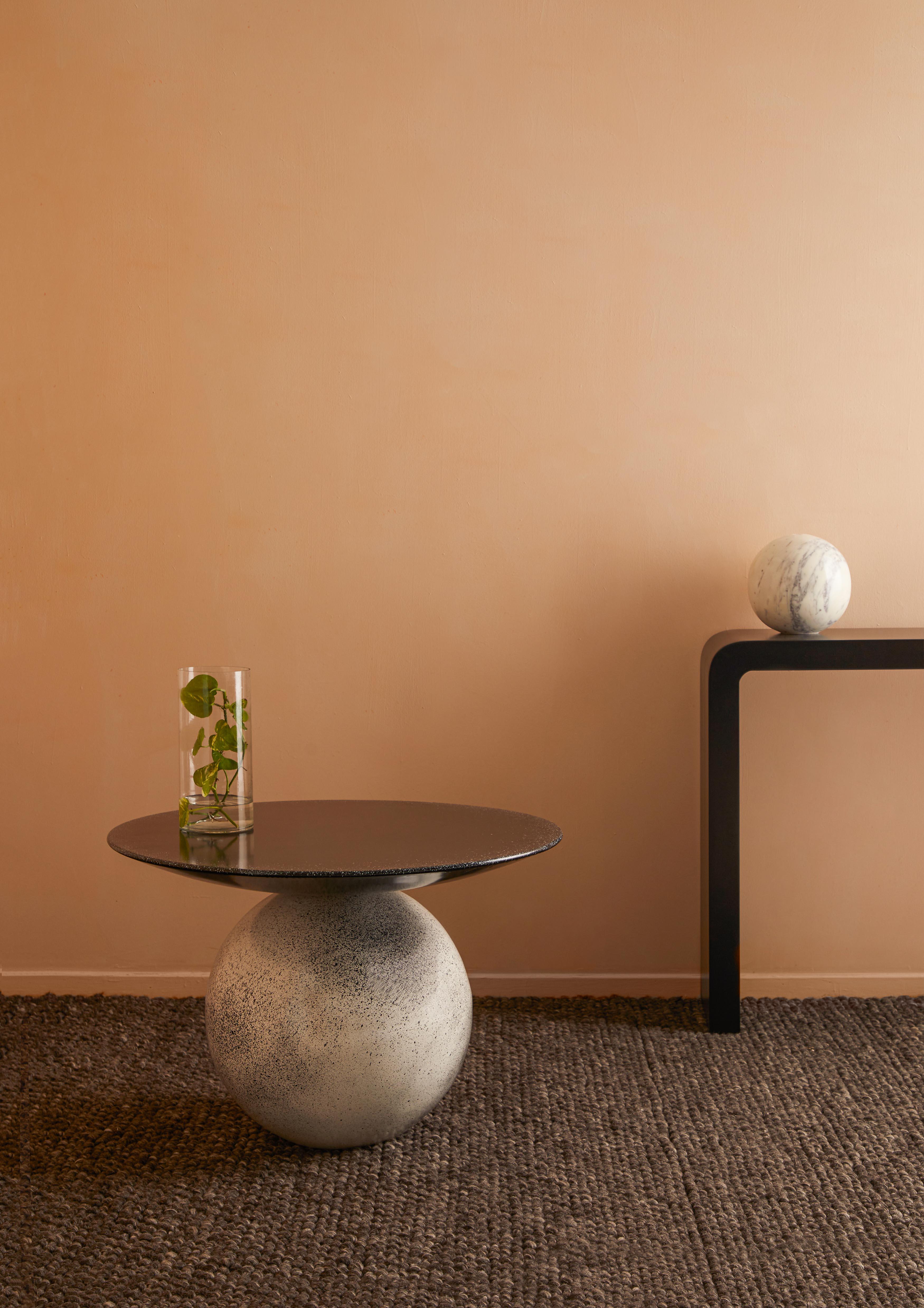 Indien Table basse Ball and Ball en vente