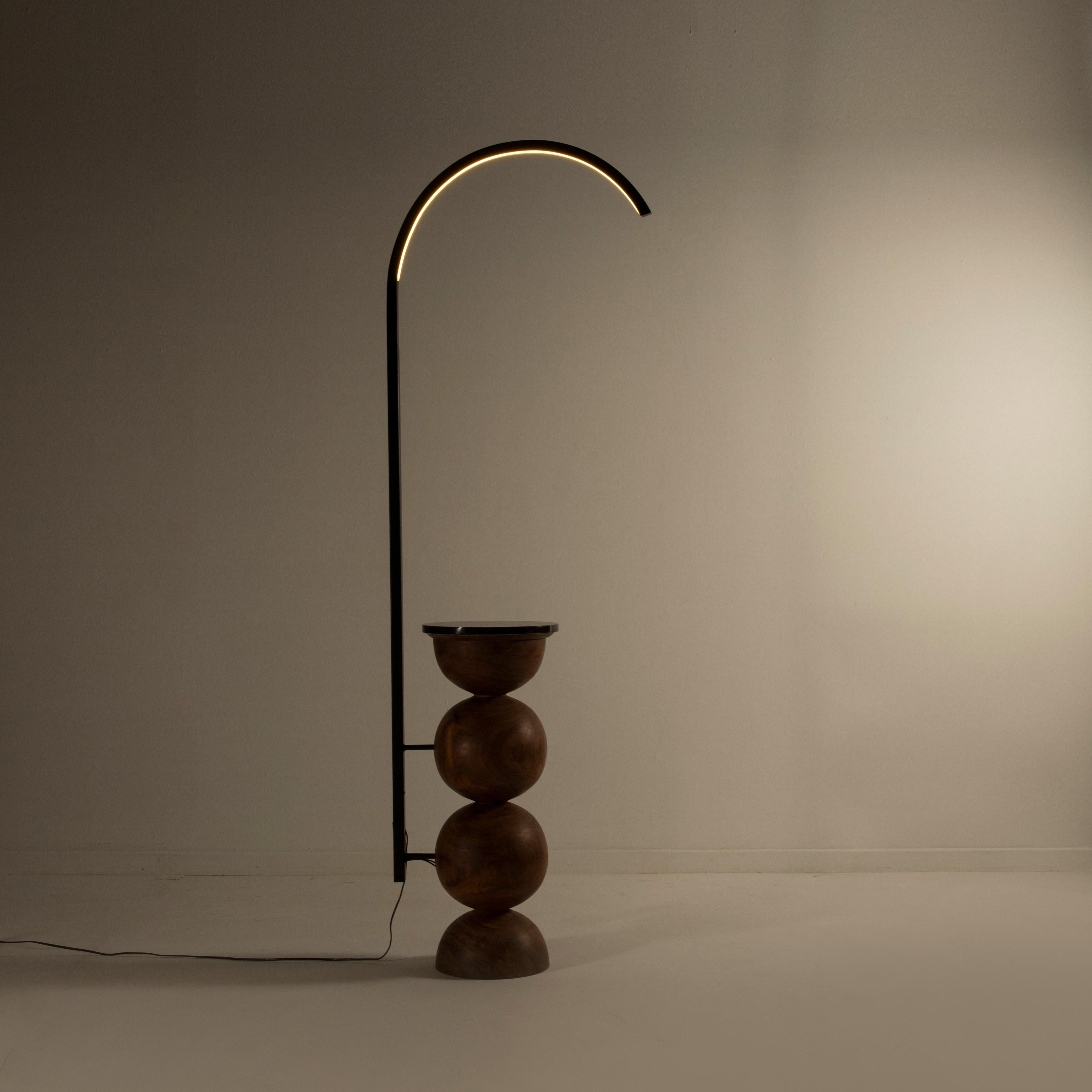 Ball arc floor lamp In New Condition For Sale In New Delhi, IN