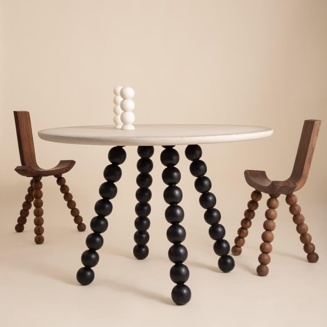 Ball Dreibein Esszimmerstuhl 2er Set (Indisch) im Angebot