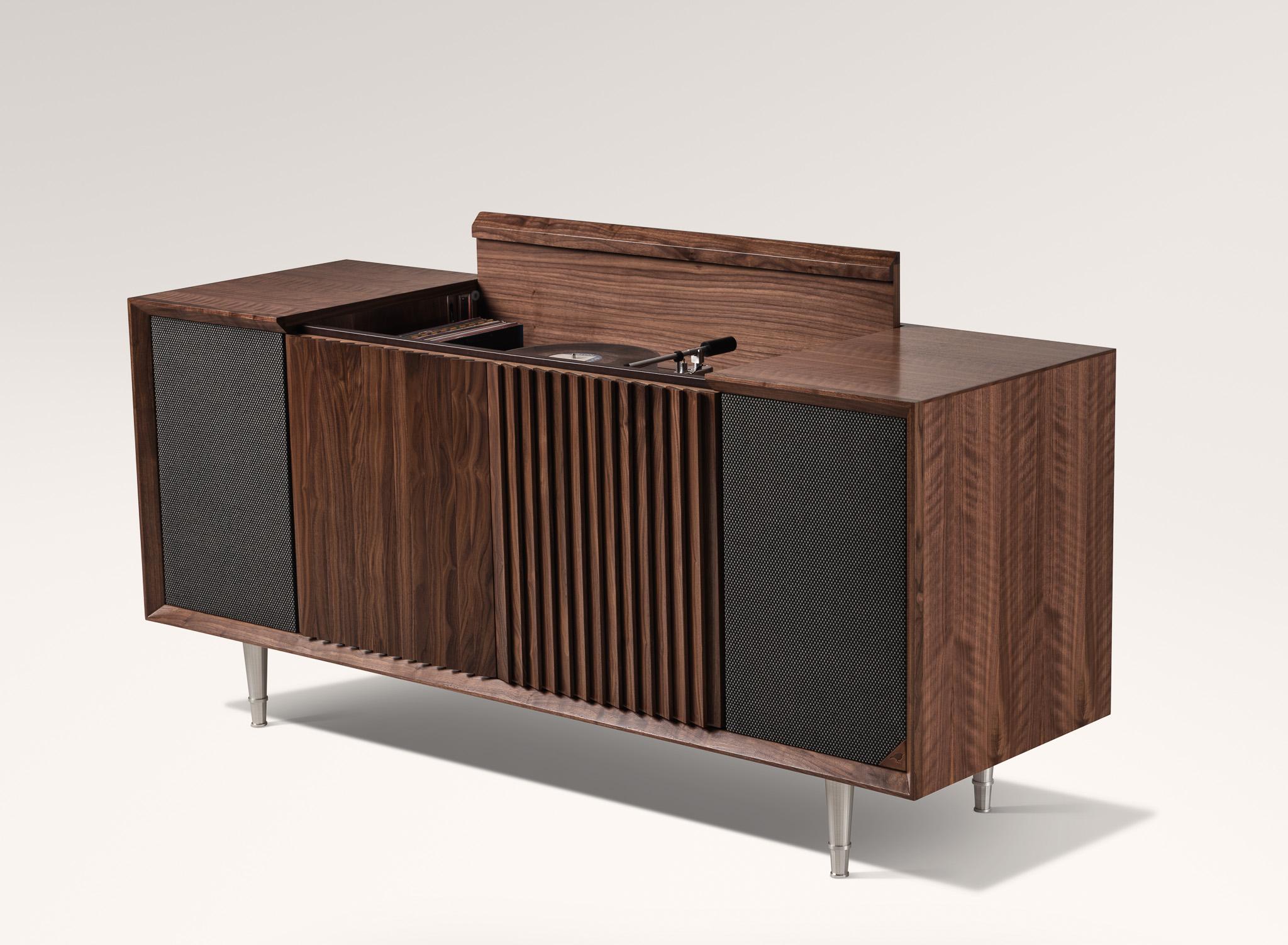 American Wrensilva M1 record player console with integrated music streaming in walnut For Sale