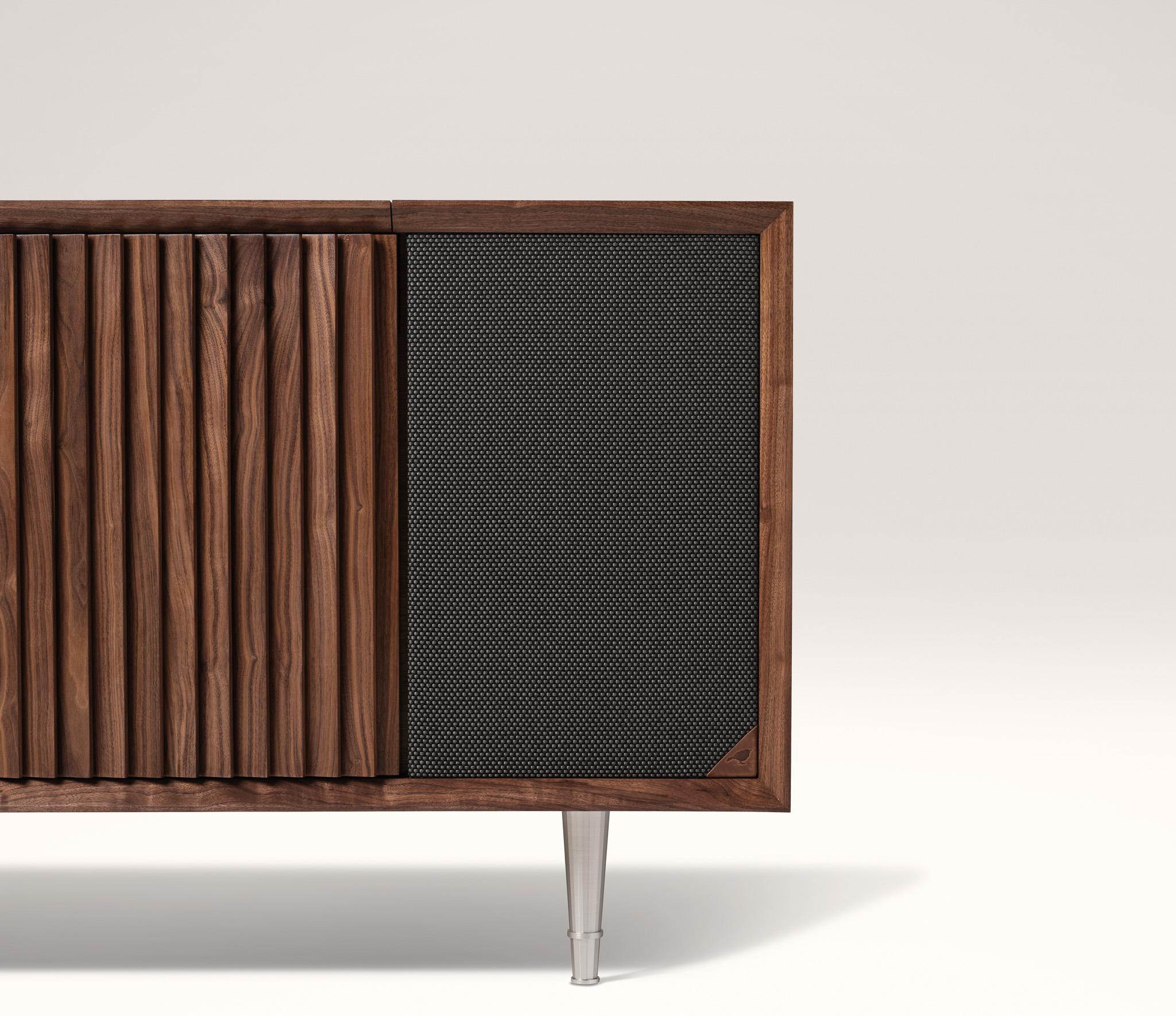 Wrensilva M1 record player console with integrated music streaming in walnut In New Condition For Sale In San Diego, CA