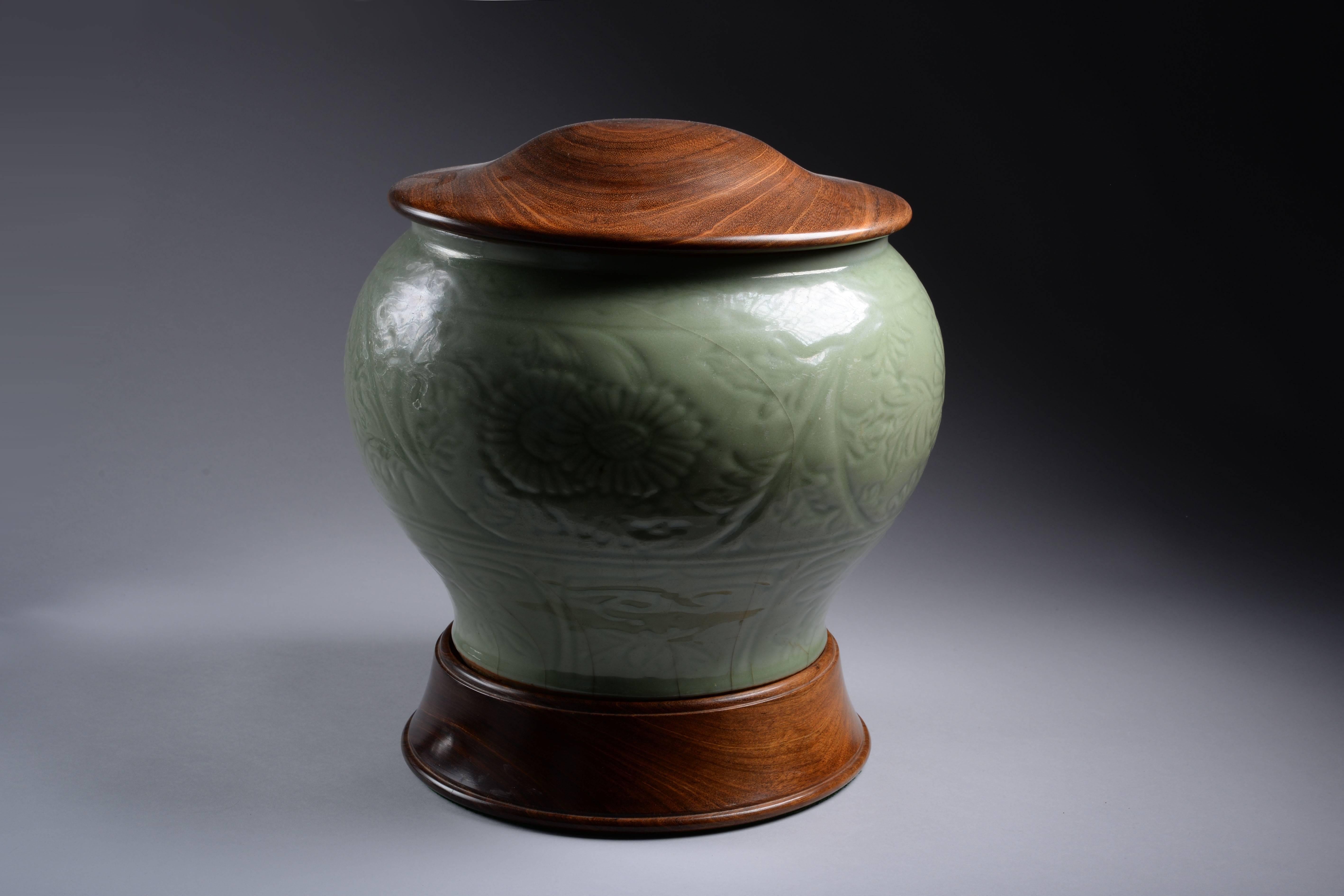 Large 15th Century Ming Dynasty Vase from an Important Collection In Excellent Condition In London, GB
