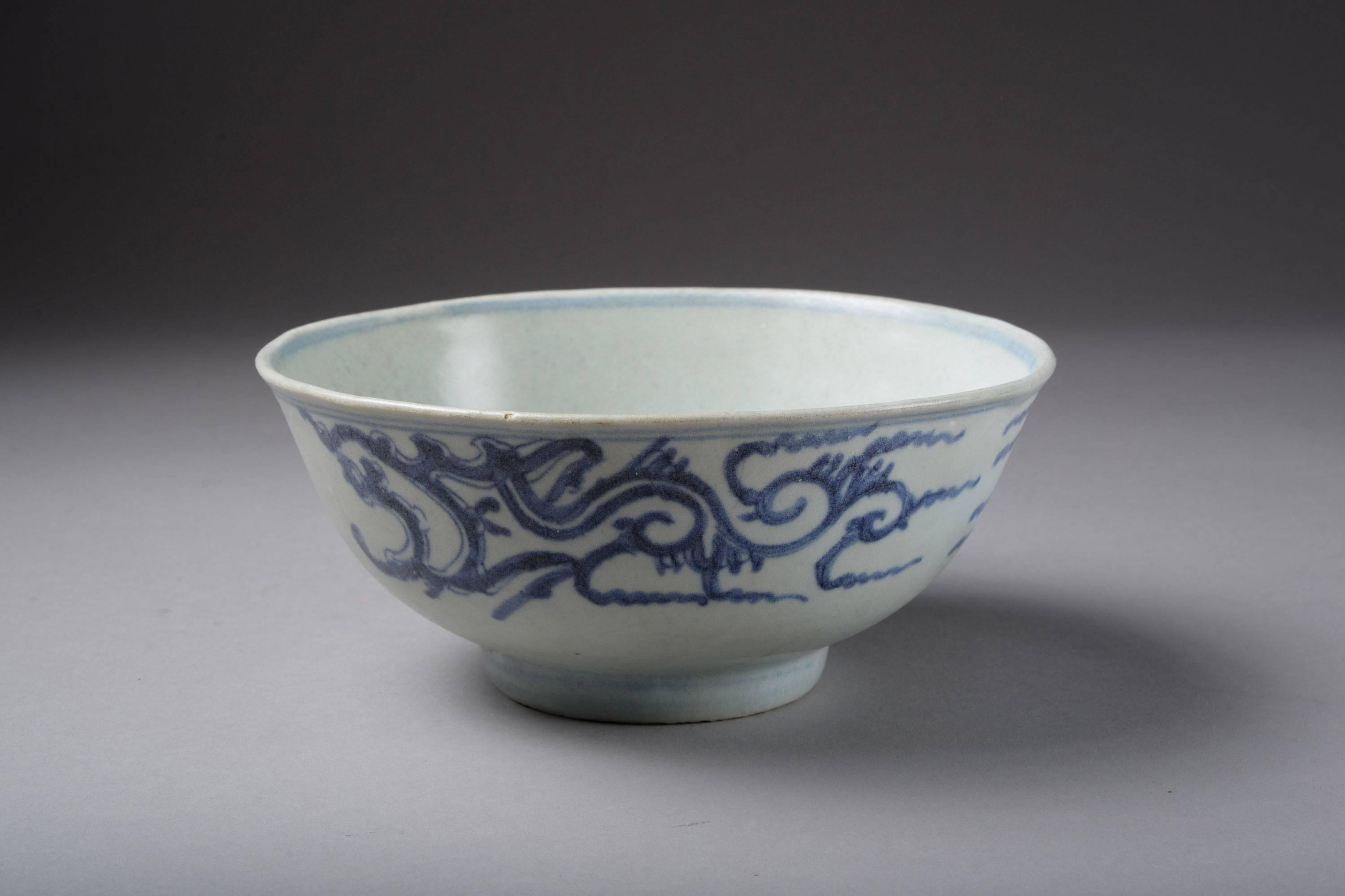 Large Antique Chinese Porcelain Shipwreck Salvaged Dragon Bowl, 1817 In Excellent Condition In London, GB