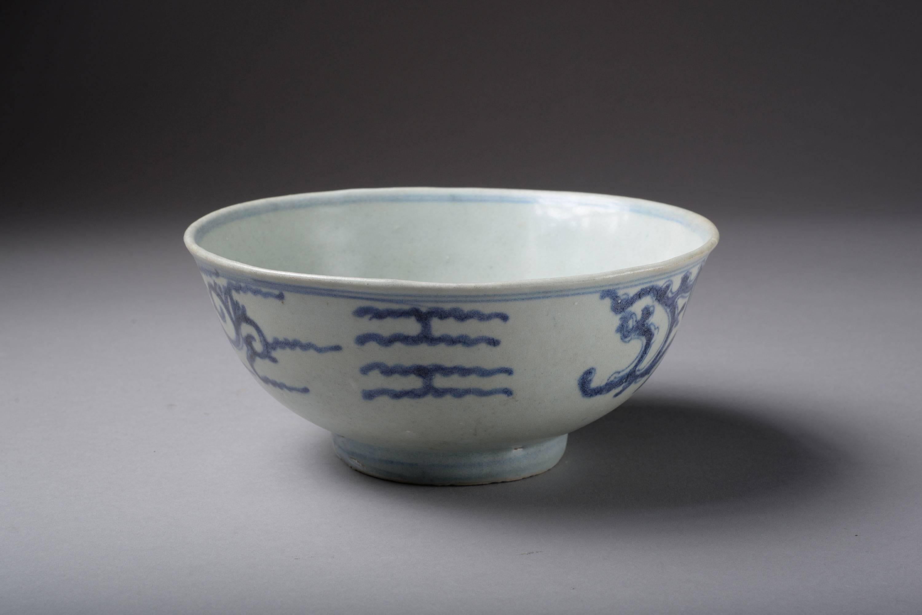 Early 19th Century Large Antique Chinese Porcelain Shipwreck Salvaged Dragon Bowl, 1817
