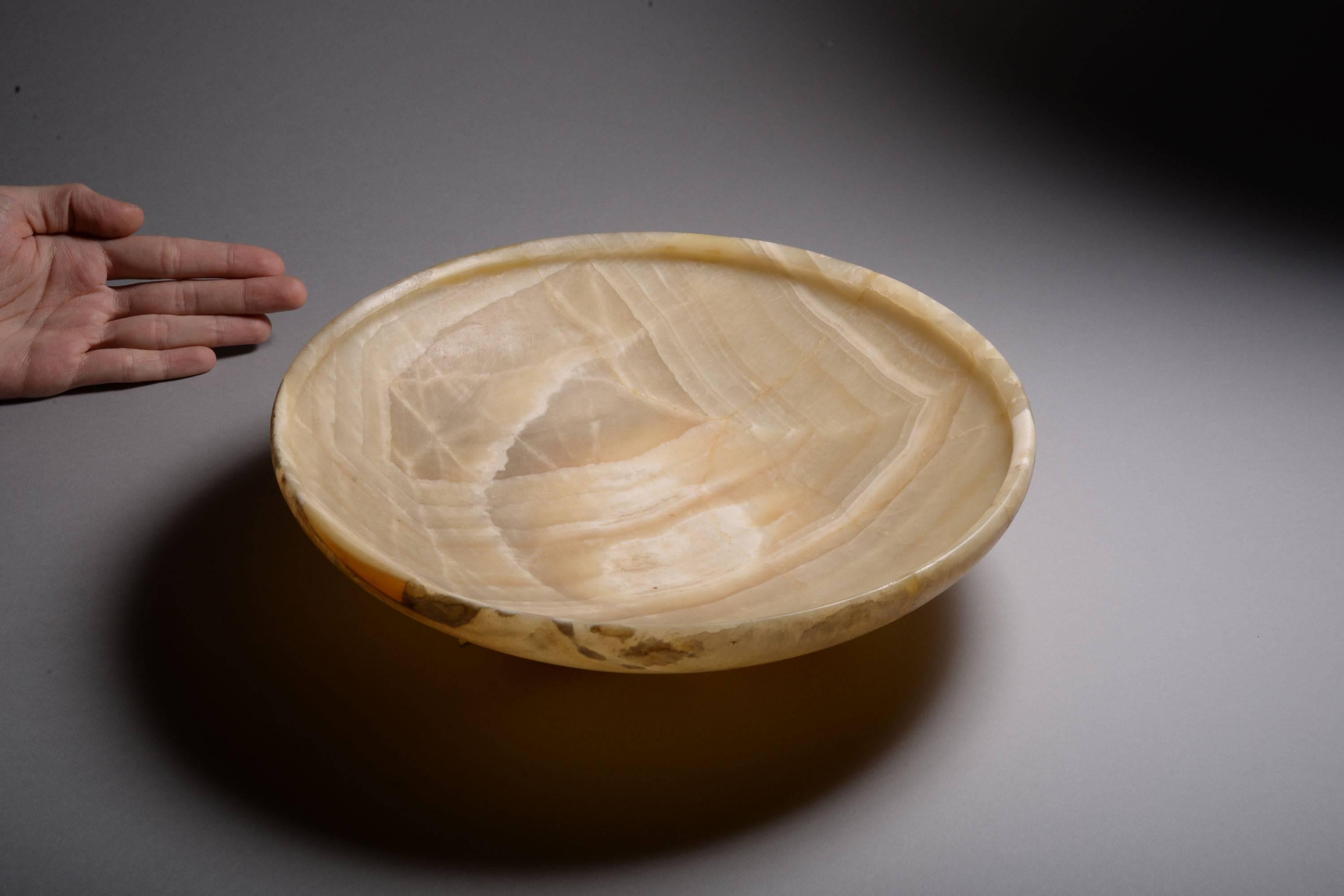 A beautiful ancient Egyptian alabaster dish, dating to the early dynastic period, dynasty I-III, circa 3000-2648 BC.

The form and colour of this dish are spectacular, the light interacting beautifully with the semi-translucent stone. Of a quality