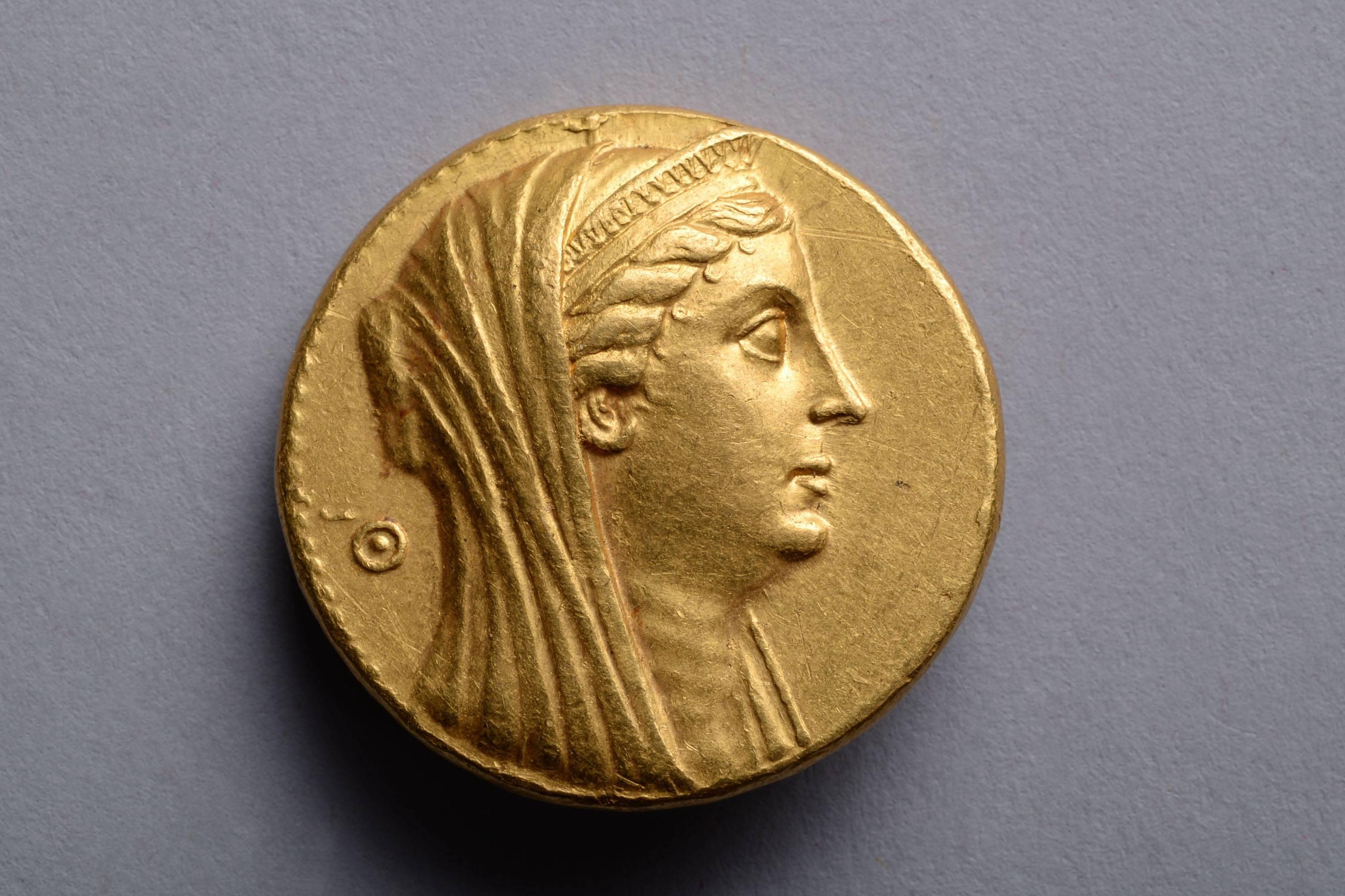Egyptian Heavy Gold Octadrachm Medallion Coin of Queen Arsinoe II, 253 BC