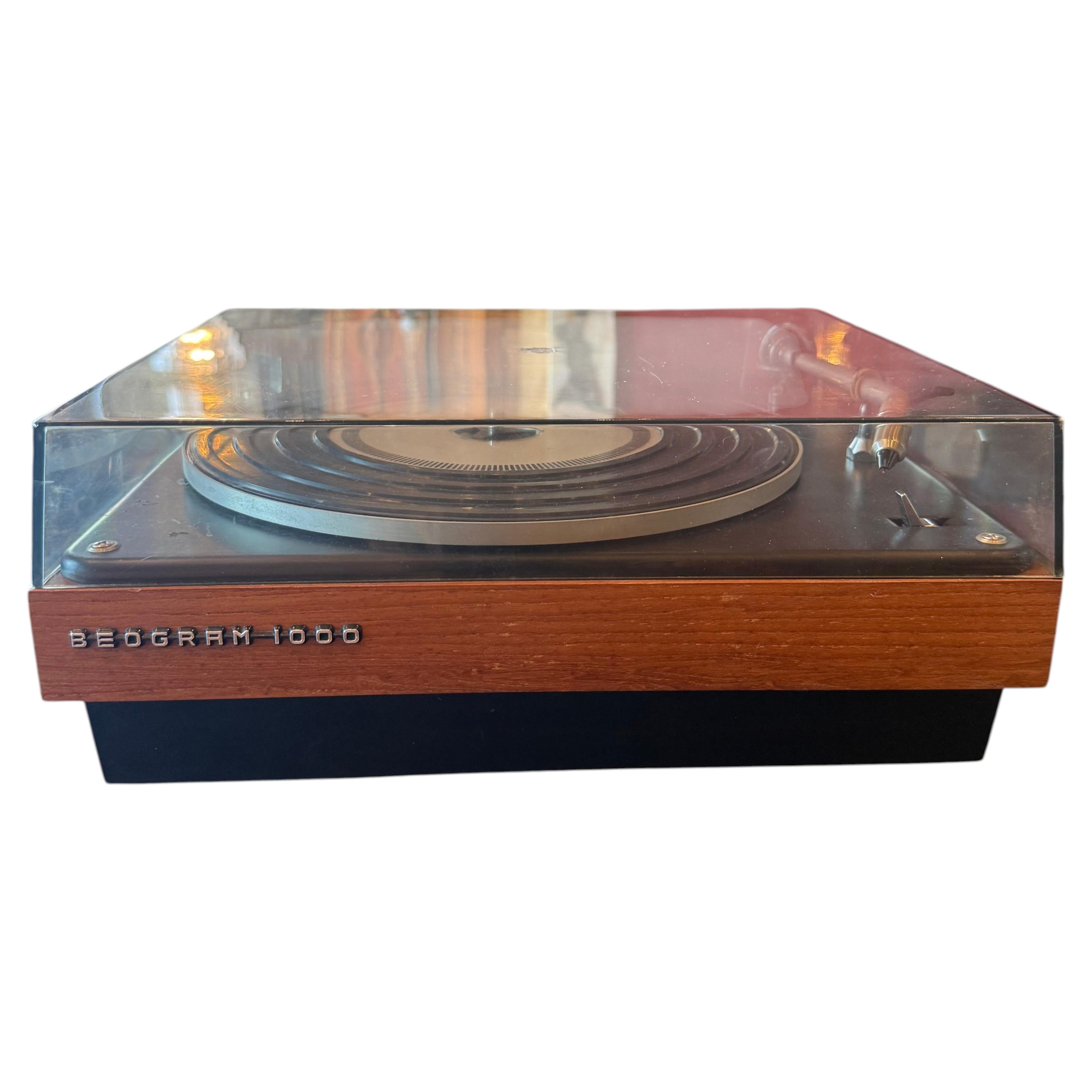 Tocadiscos vintage; tocadiscos Beogram 1000 con chapa de palisandro