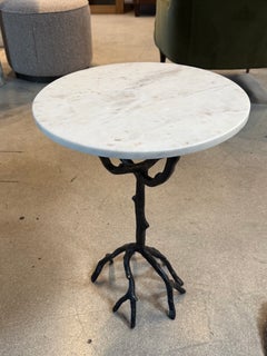 Tavolino in ferro e marmo; gambe in ferro a forma di radice; diametro 16" x altezza 22,5"