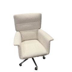 Chaise de bureau en bouclé blanc ; chaise pivotante à roulettes ; tissu haute performance