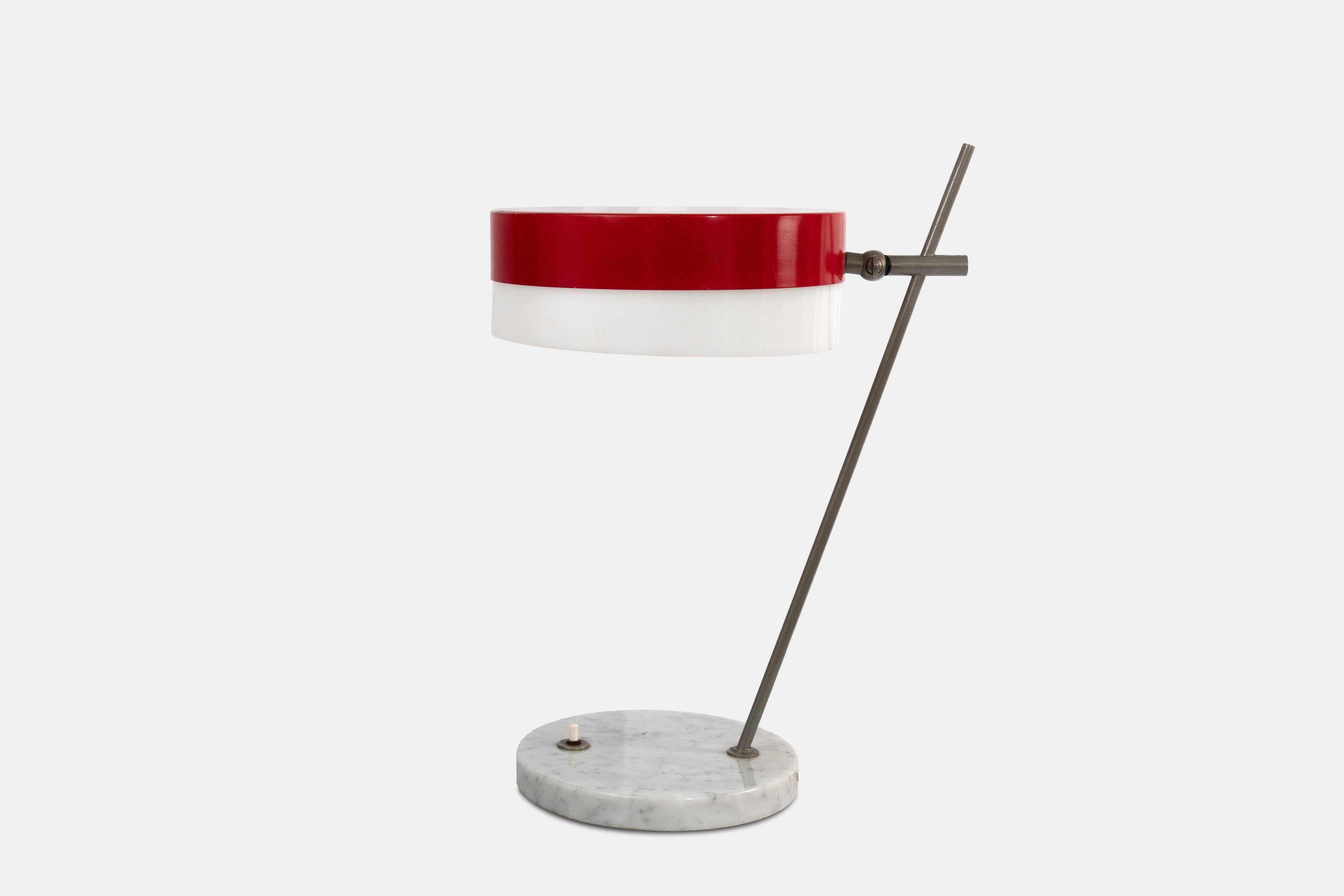 1950s Stilux Milano Lámpara de mesa italiana Rojo Blanco Color Mármol Plexiglás Metal en venta