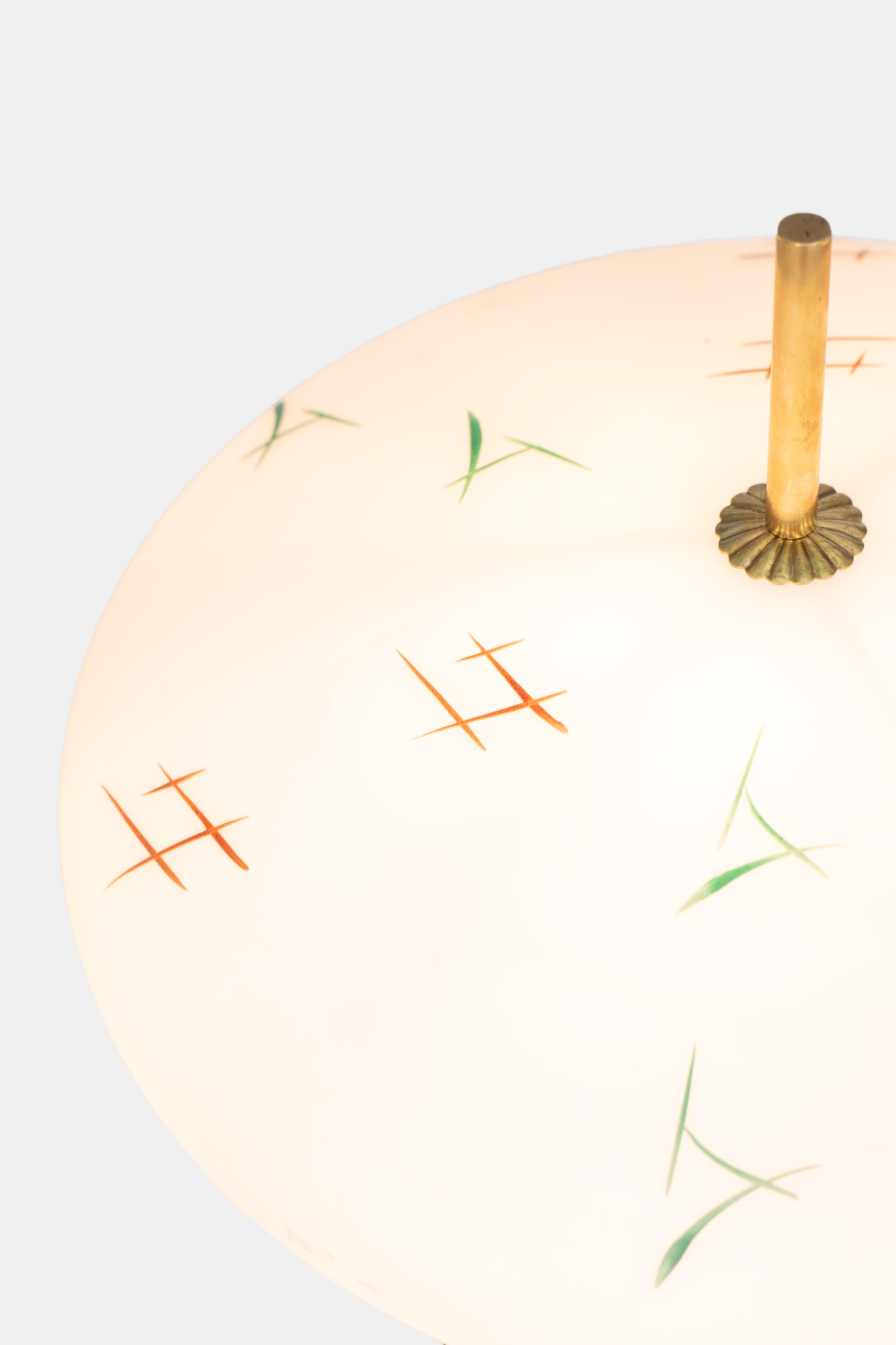 Mid-Century Modern Stilnovo Lampadaire oriental tripode Lanterna Verre opale peint à la main Laiton en vente