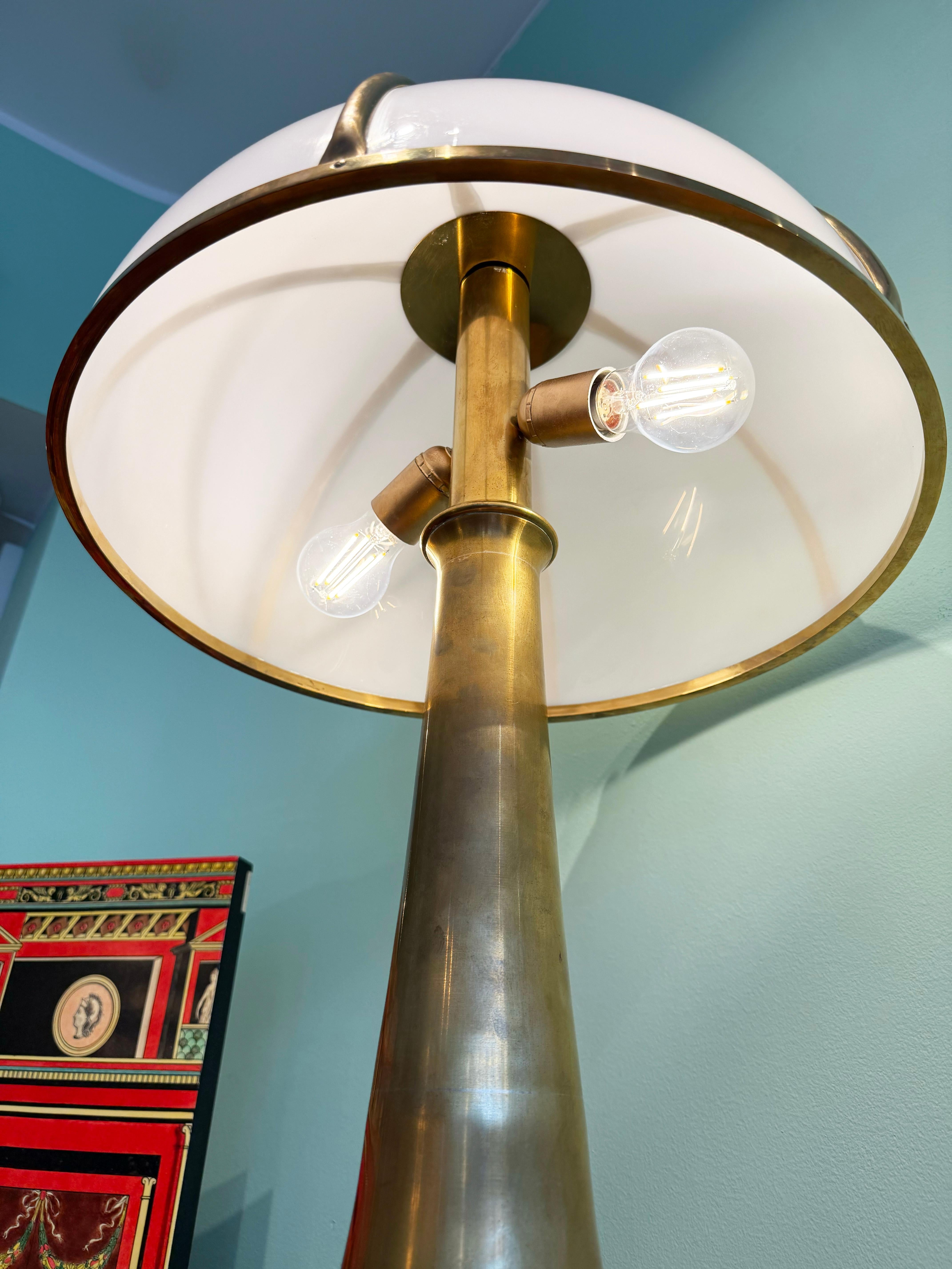 1970 Gabriella Crespi Fungo Lámpara de Sobremesa Latón Plexiglás Dorado en Bueno estado para la venta en Milano, IT