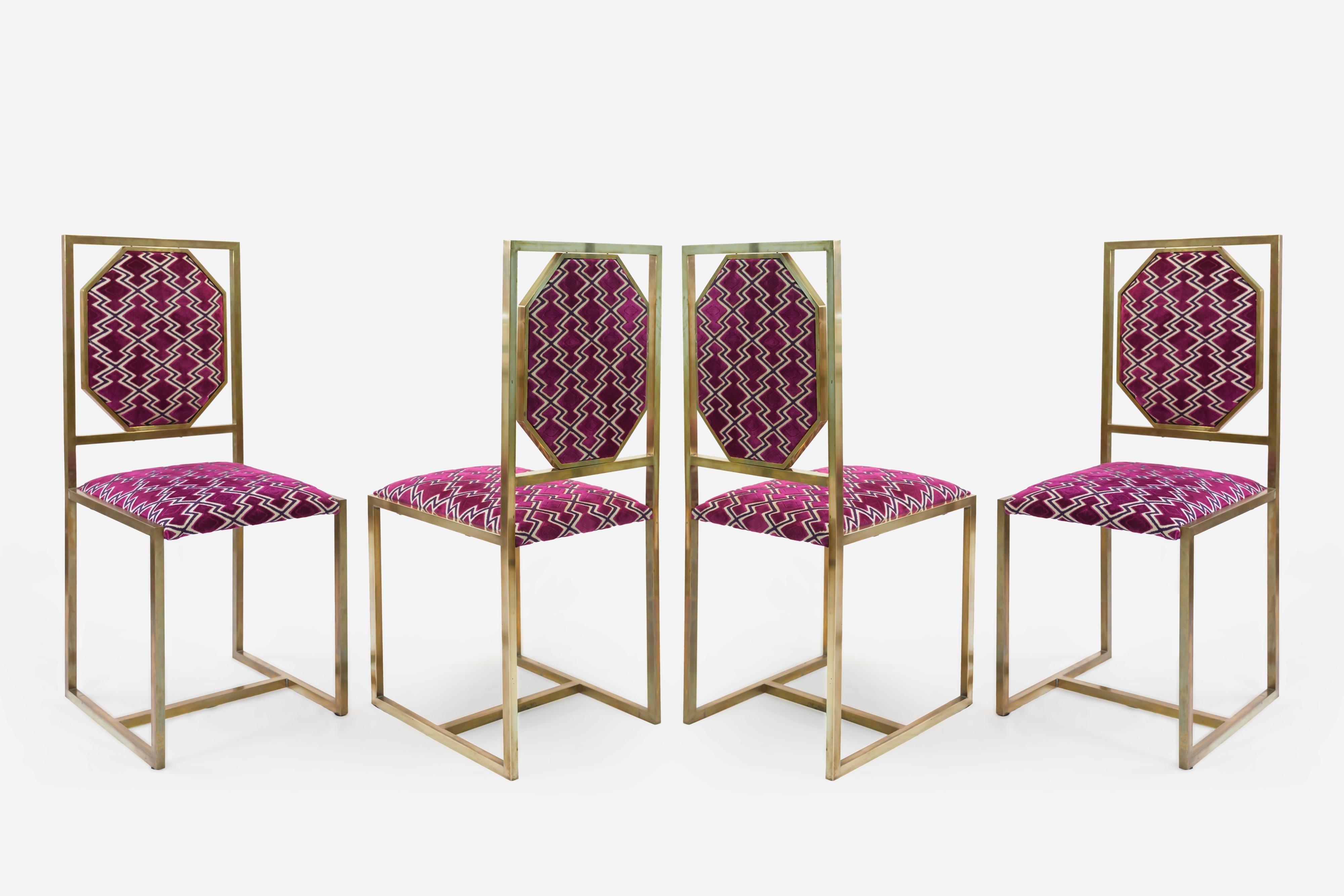 Ottone Set di quattro sedie Romeo Rega degli anni '60 in tessuto rosa porpora e ottone in vendita