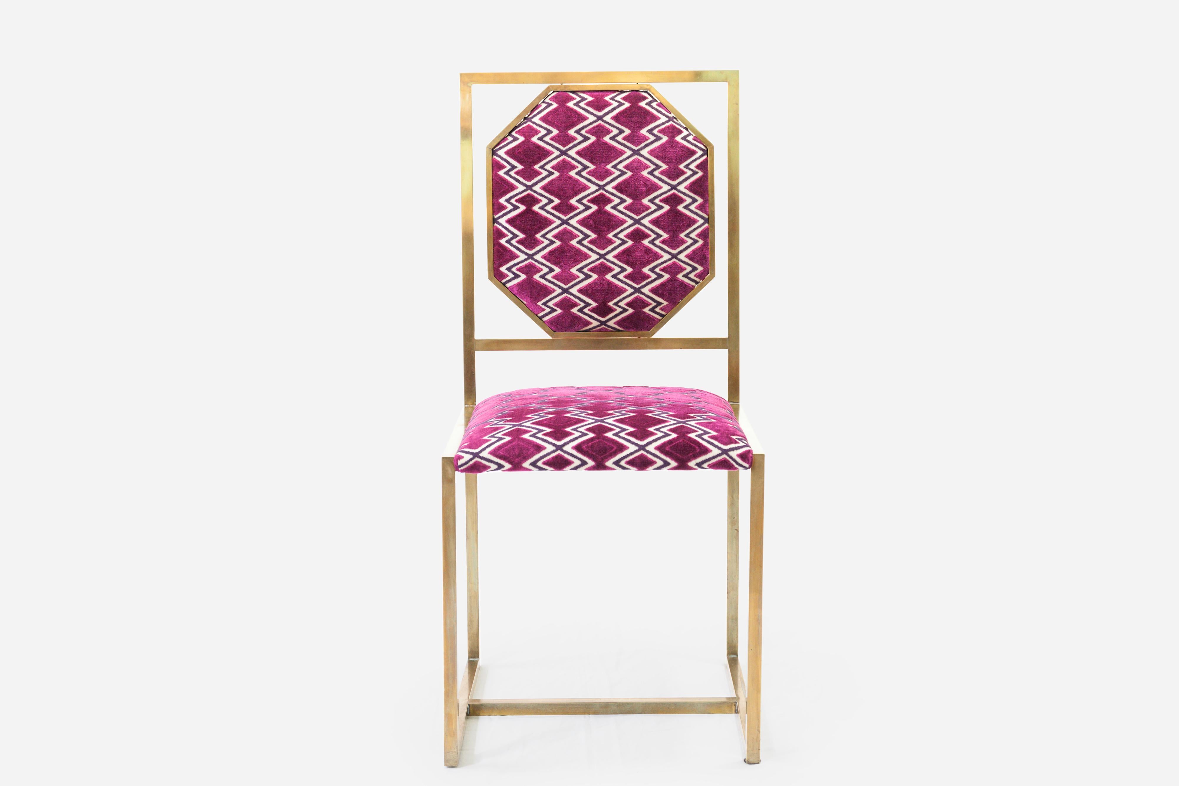 Set di quattro sedie Romeo Rega degli anni '60 in tessuto rosa porpora e ottone in vendita 1