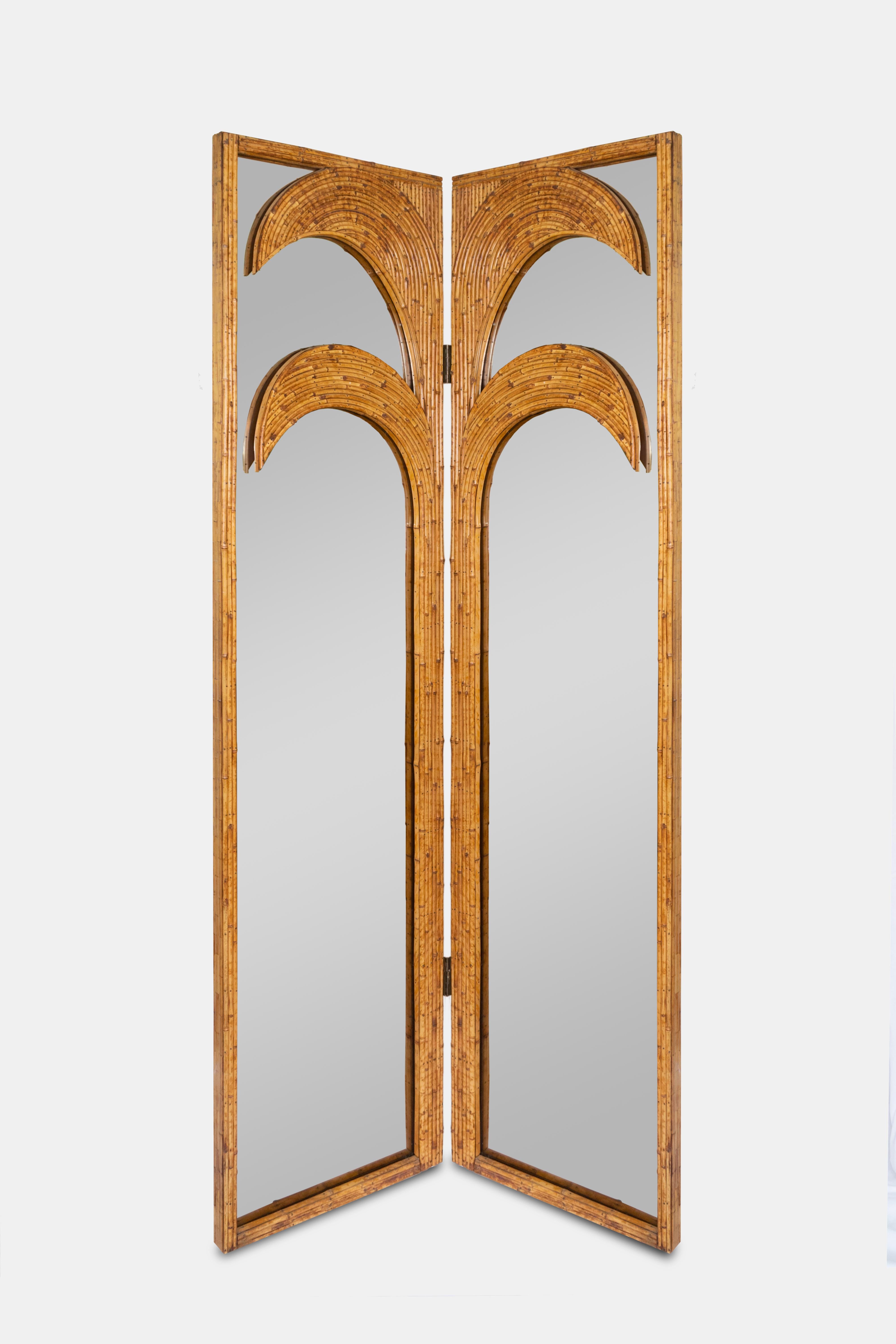 Fin du 20e siècle 1970 Vivai del Sud Miroir écran en bambou Verre teinté Motif palmiers Parma en vente