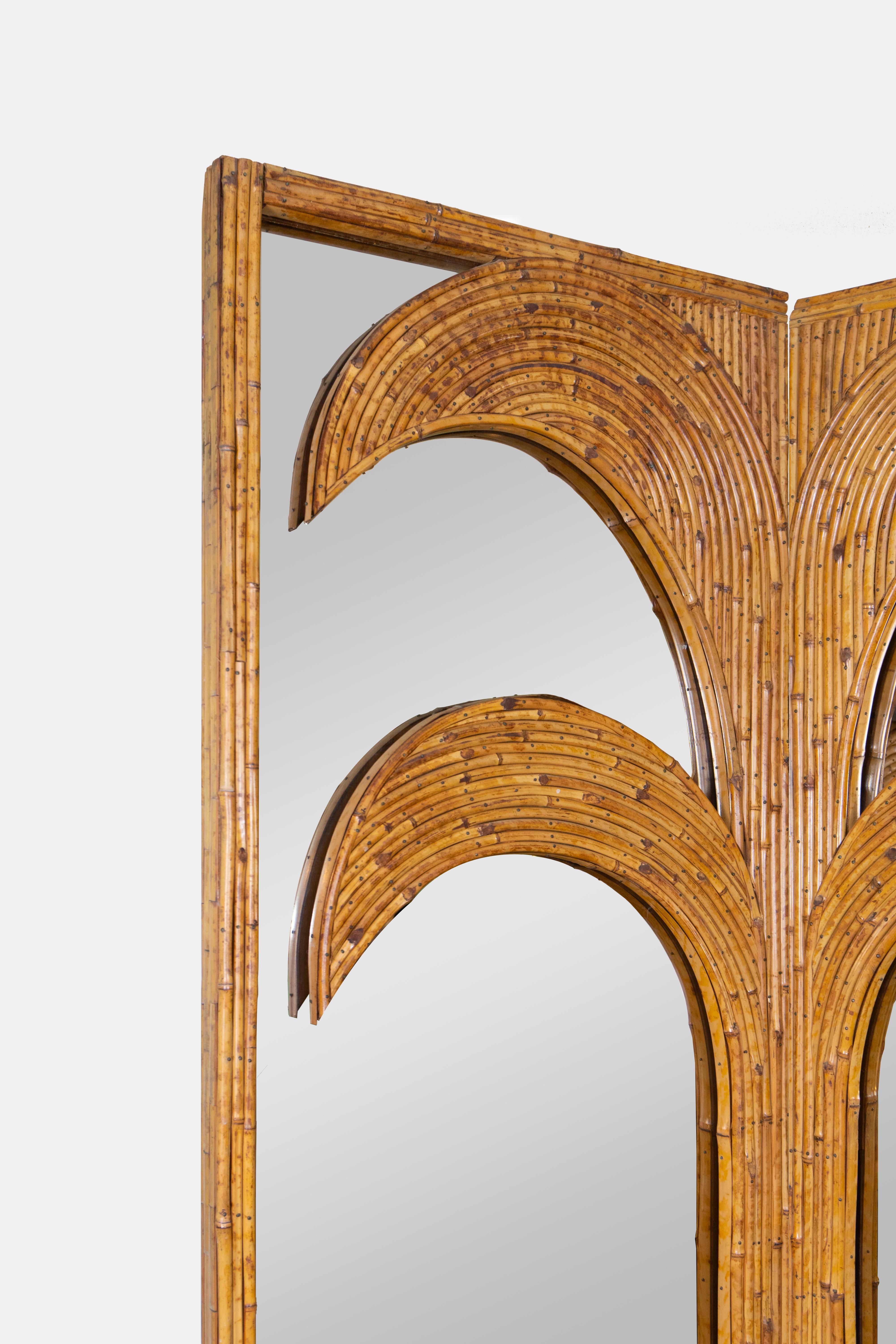 1970 Vivai del Sud Miroir écran en bambou Verre teinté Motif palmiers Parma en vente 2