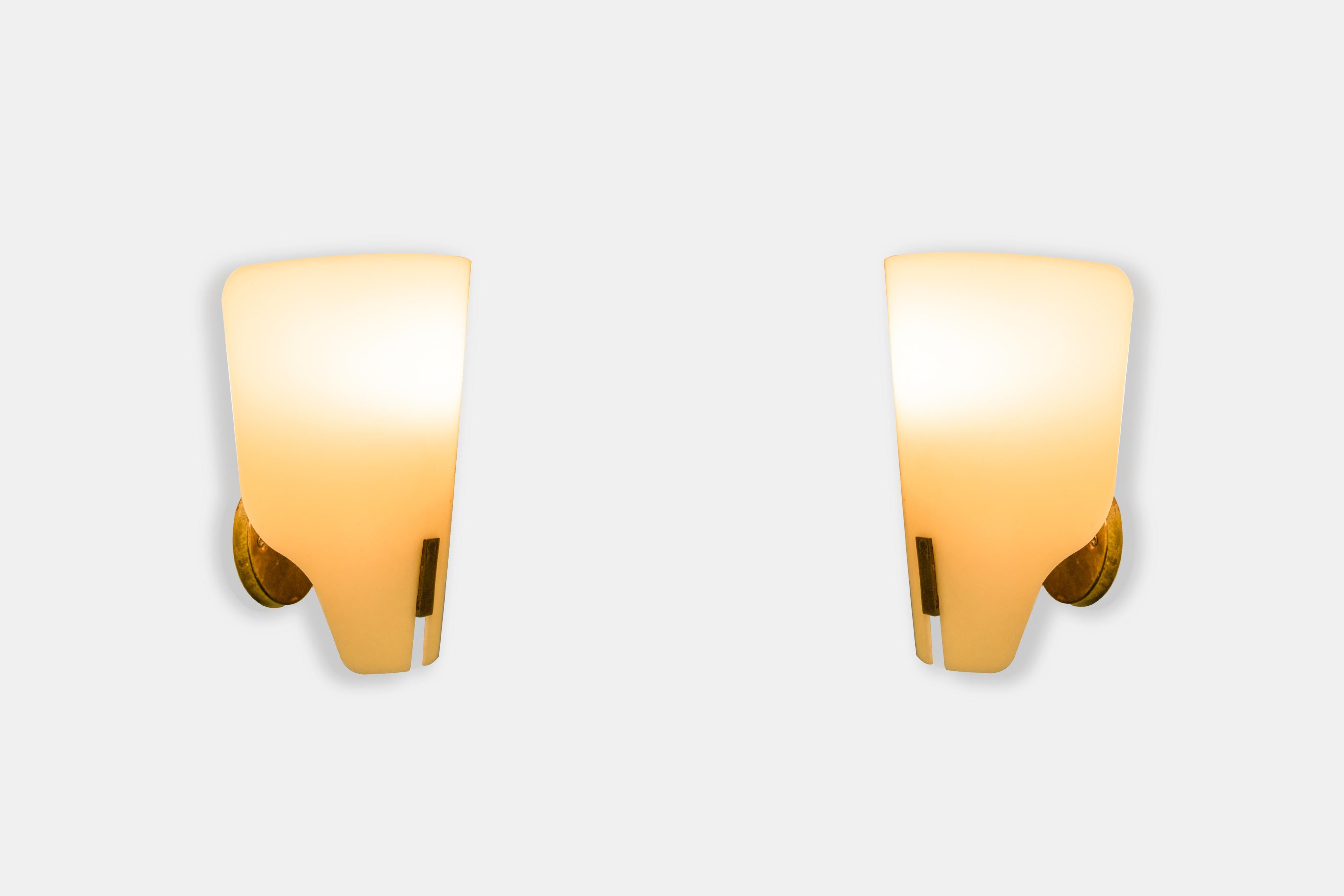Mid-20th Century 1950's Gino Sarfatti Arteluce Pair of Wall Lights Sconces Appliques Metacrylate For Sale