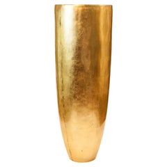 Vaso alto decorativo, scuola francese, resina con foglia d’oro, anni ’60
