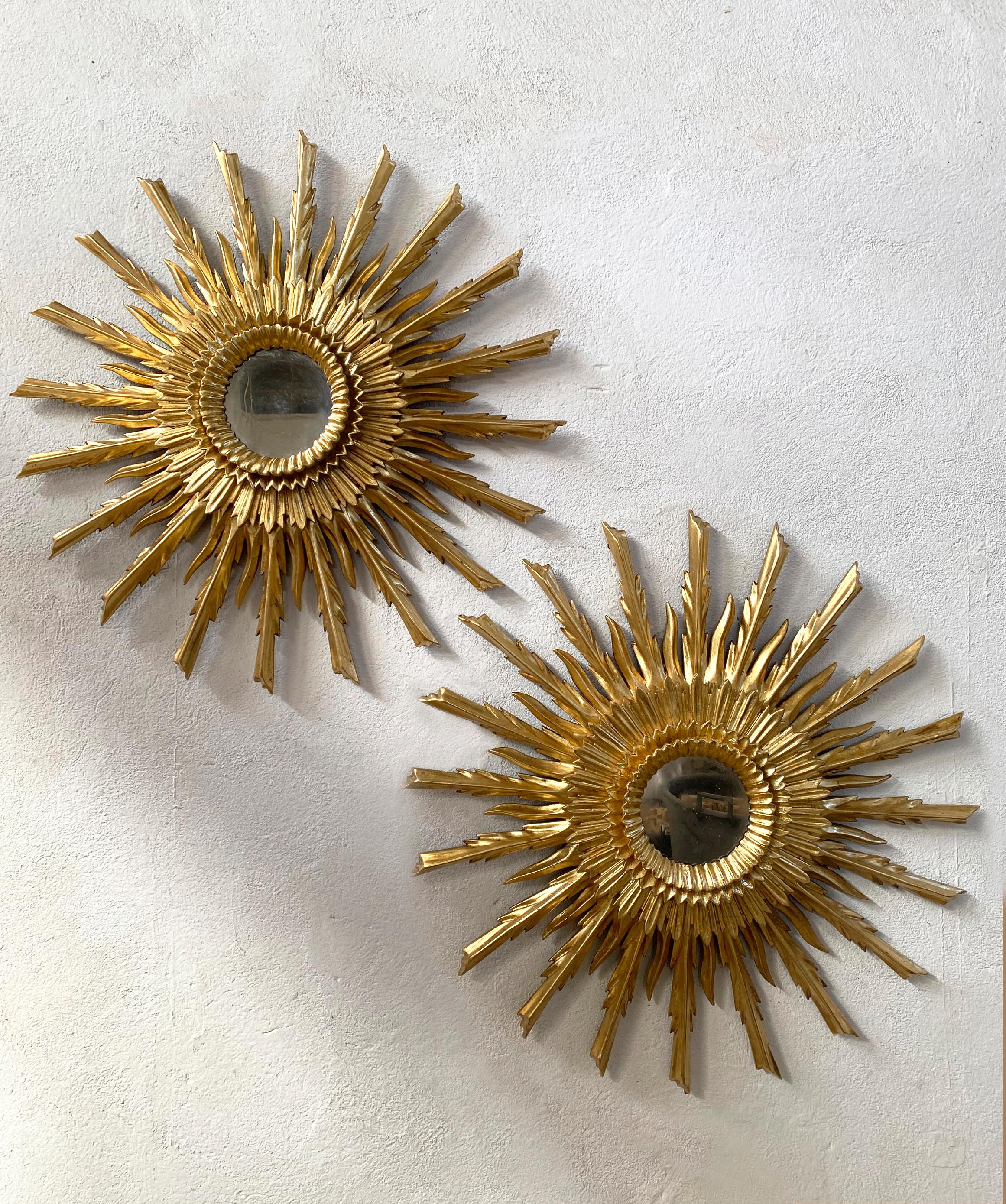 Mid 20th Century Style Sunburst Carved Golden Mirror For Sale 1