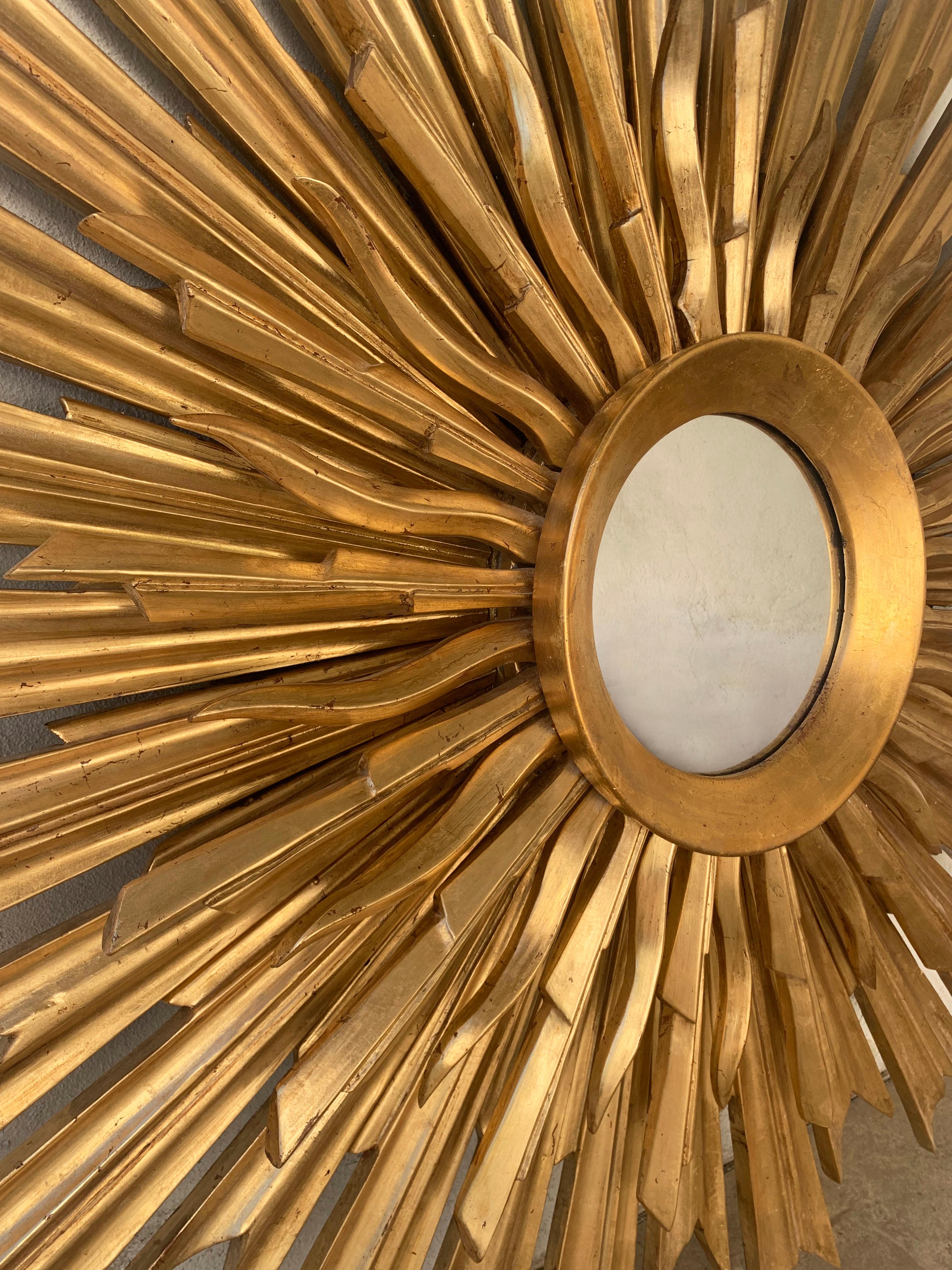 20th Century Sunburst Carved Golden Mirror In Good Condition For Sale In LA CELLERA DE TER, ES