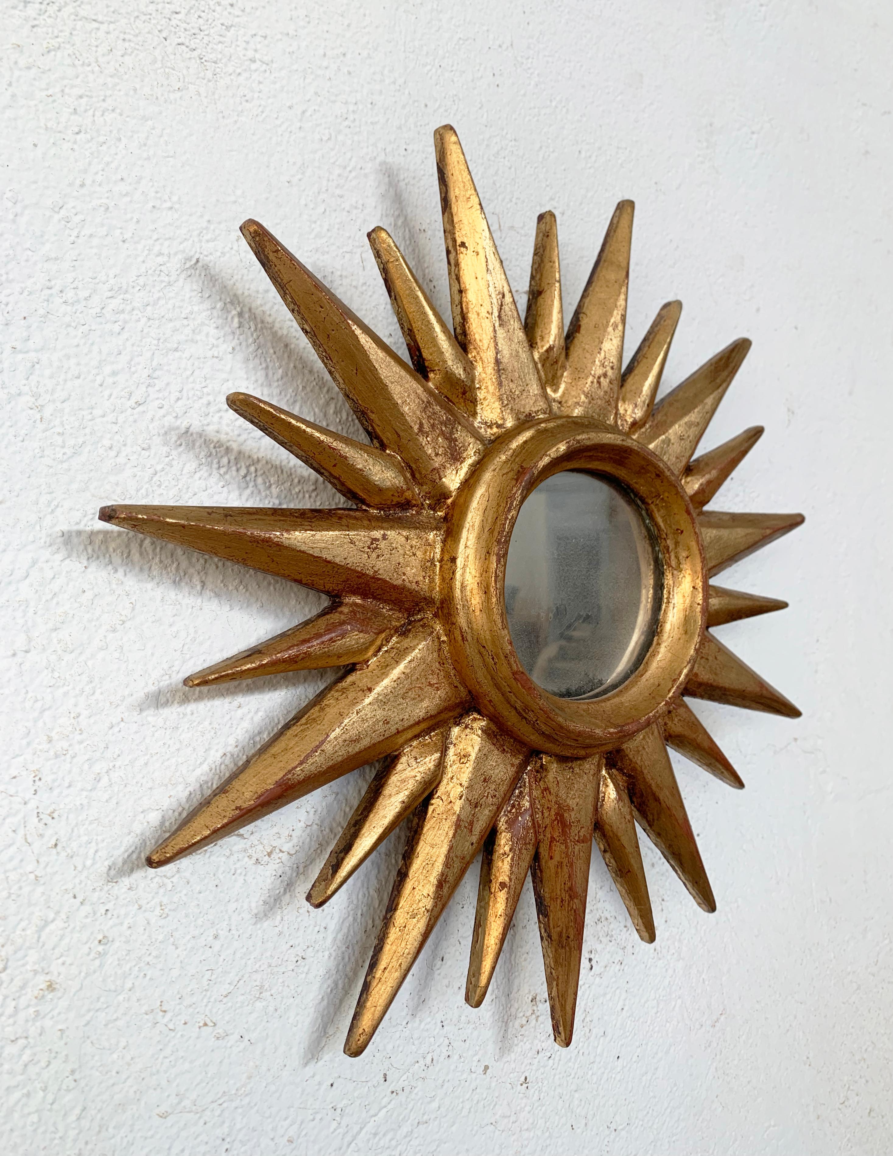 Late 20th Century Sunburst Carved Golden Mirrors, a Pair In Good Condition For Sale In LA CELLERA DE TER, ES