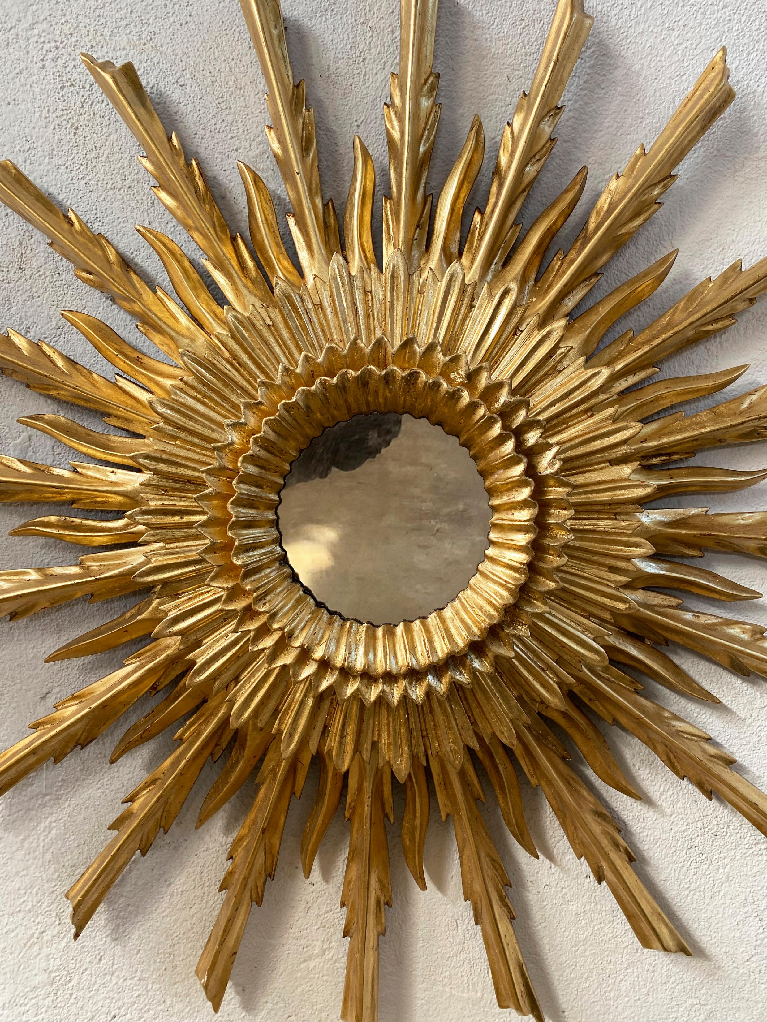 Pair of Mid 20th Century Style Sunburst Carved Golden Mirrors For Sale 1