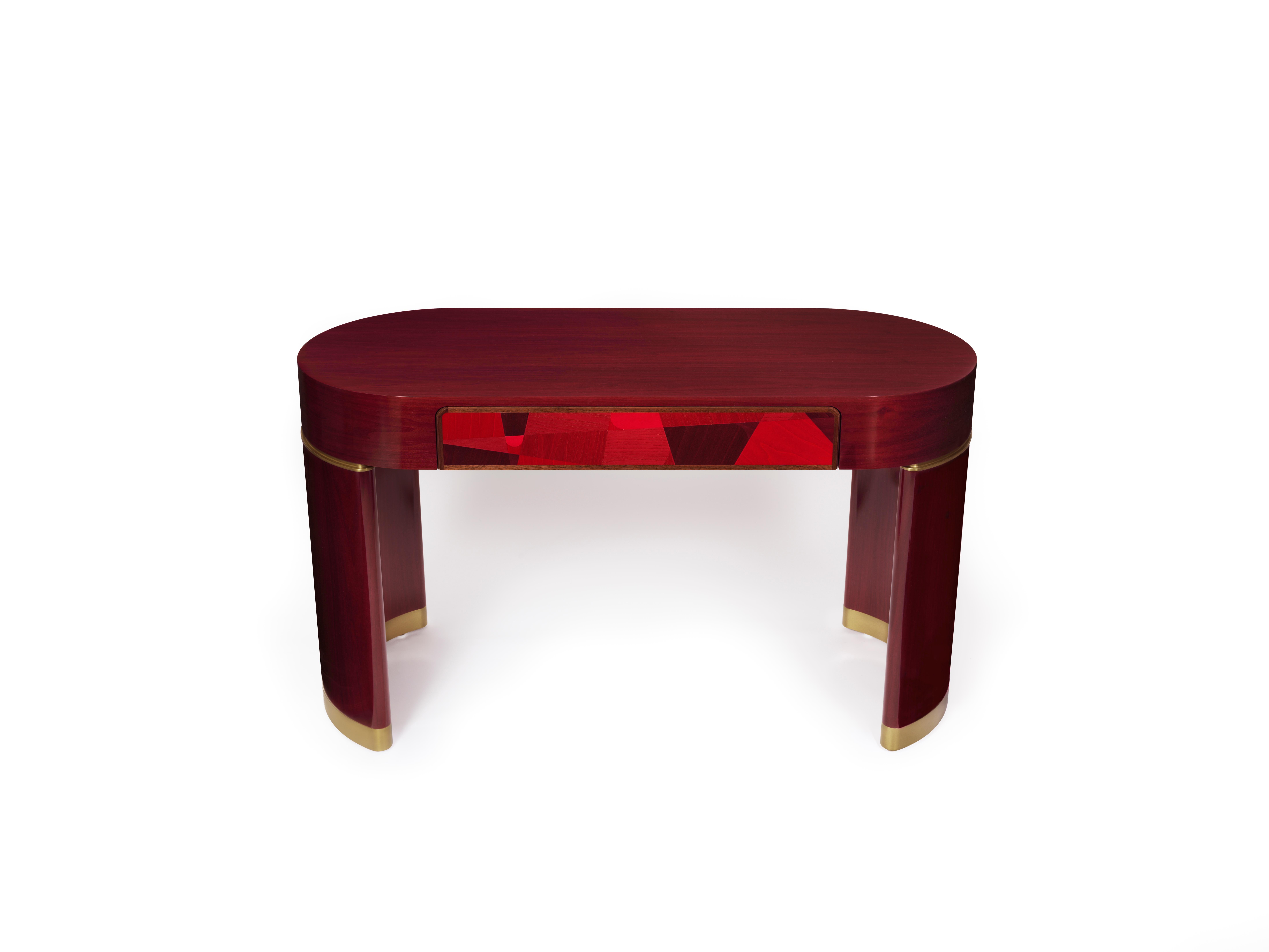Moderno Scrivania/tavolino Lancelot con impiallacciatura in intarsio rosso e lacca lucida. in vendita