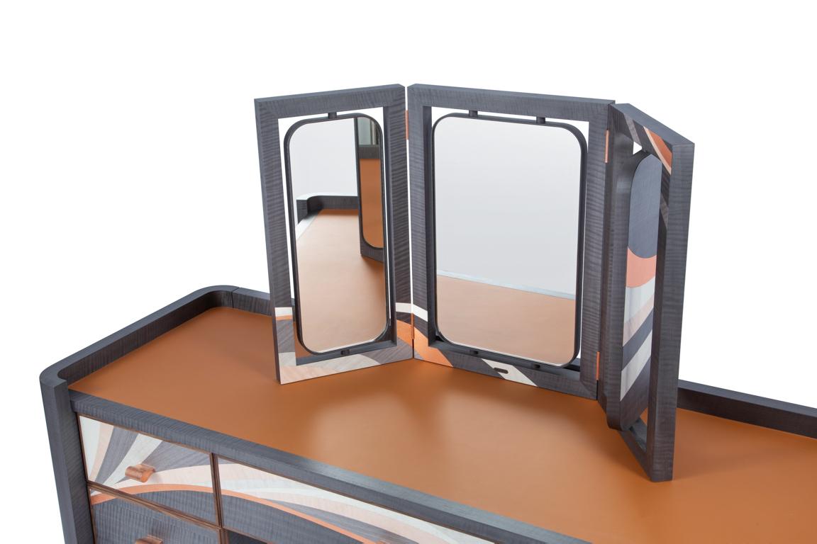 Moderne Miroir triptyque Emilio avec marqueterie à la main sur la face arrière en vente